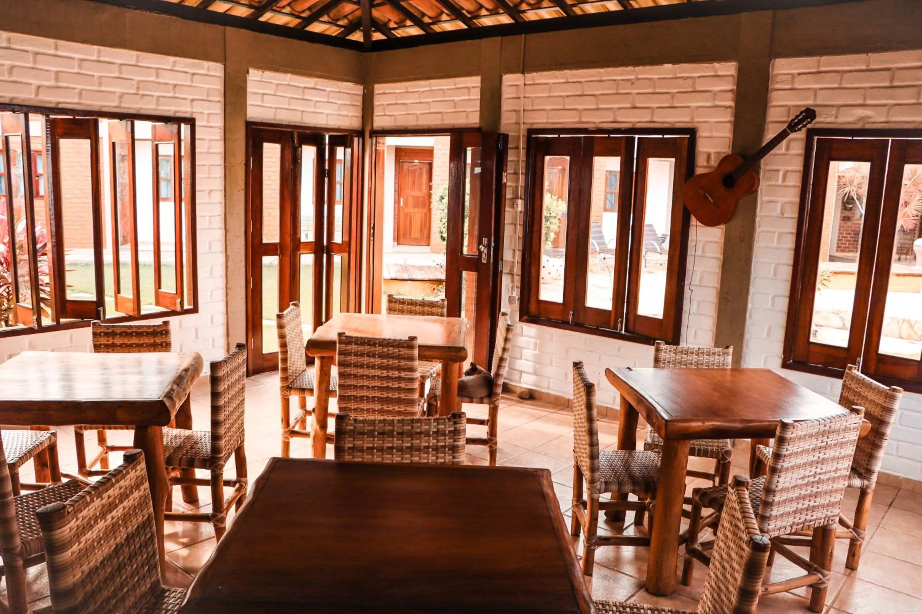 Restaurant/places to eat in Pousada e Chale Porto Paraiso