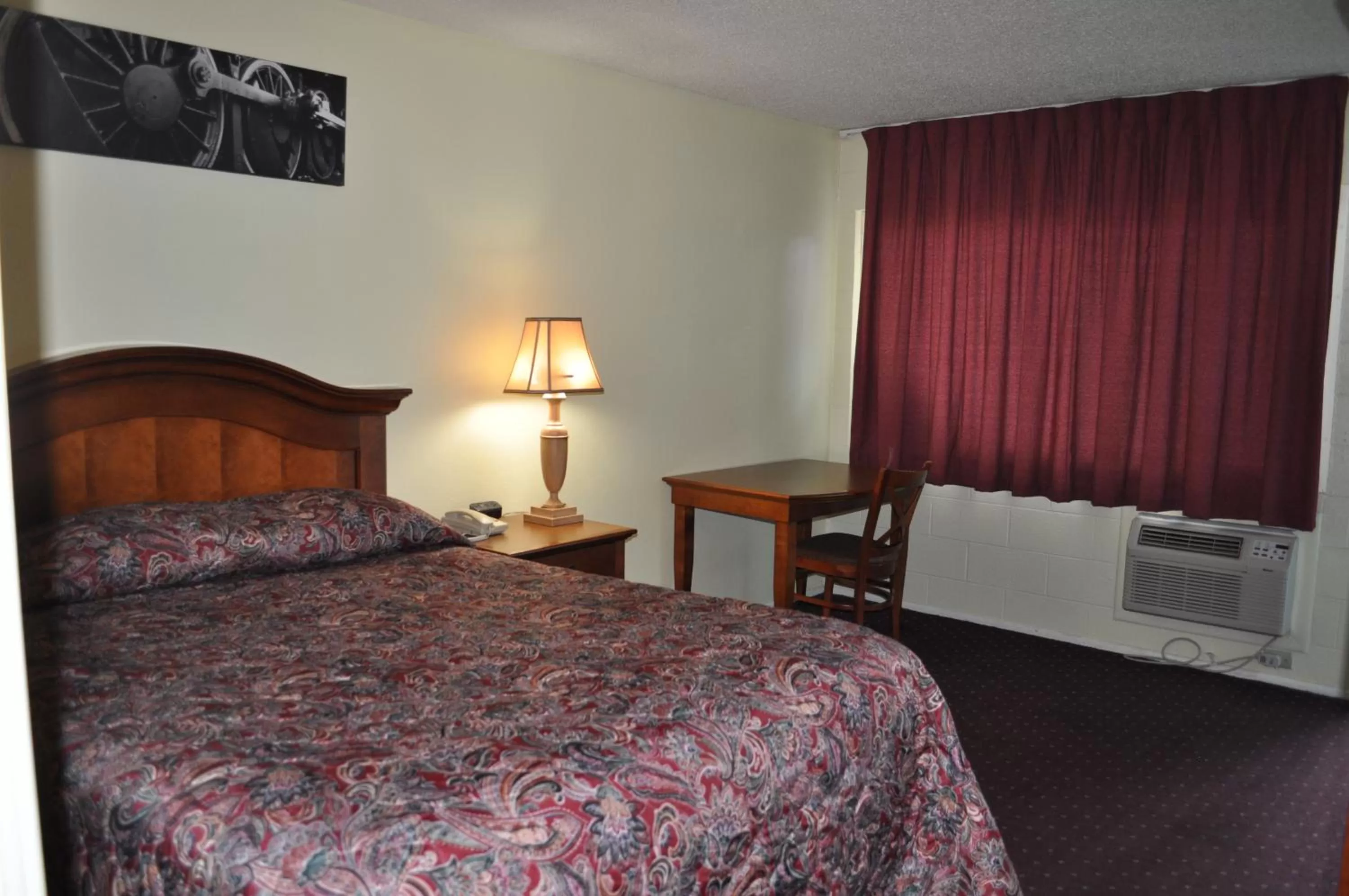 Photo of the whole room, Bed in Budget Inn Express Helena