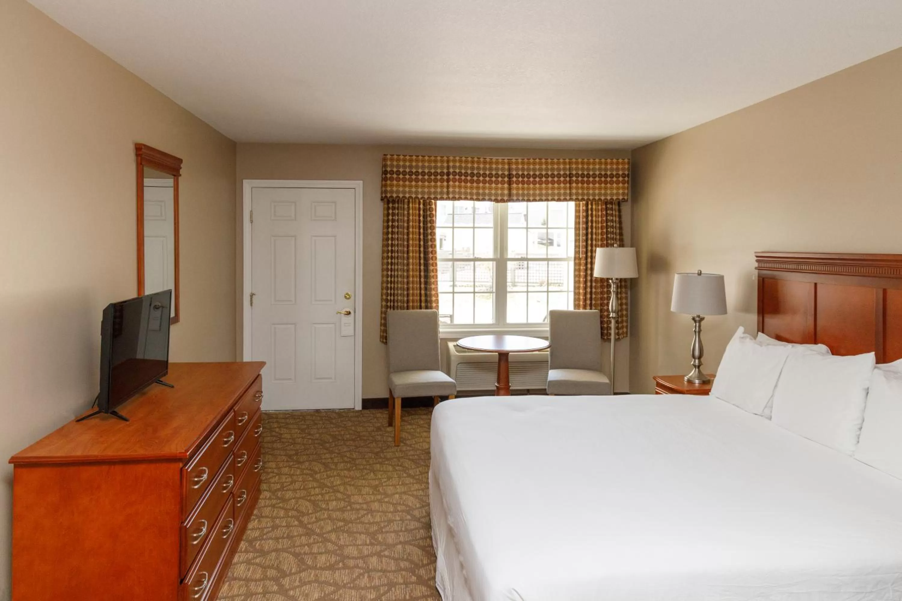 Bedroom, Bed in Admiral's Inn Resort