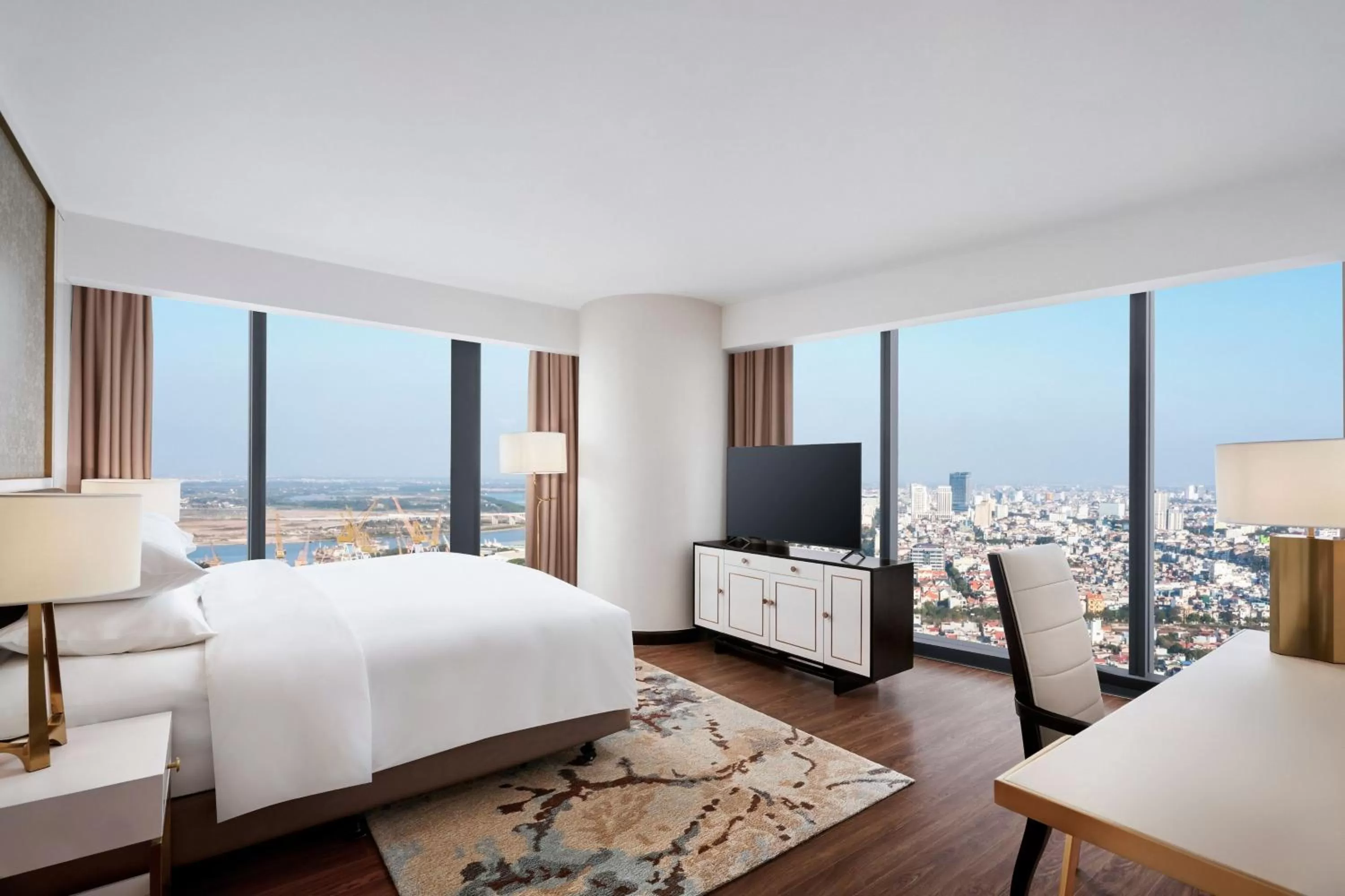 Bedroom, Bed in Sheraton Hai Phong