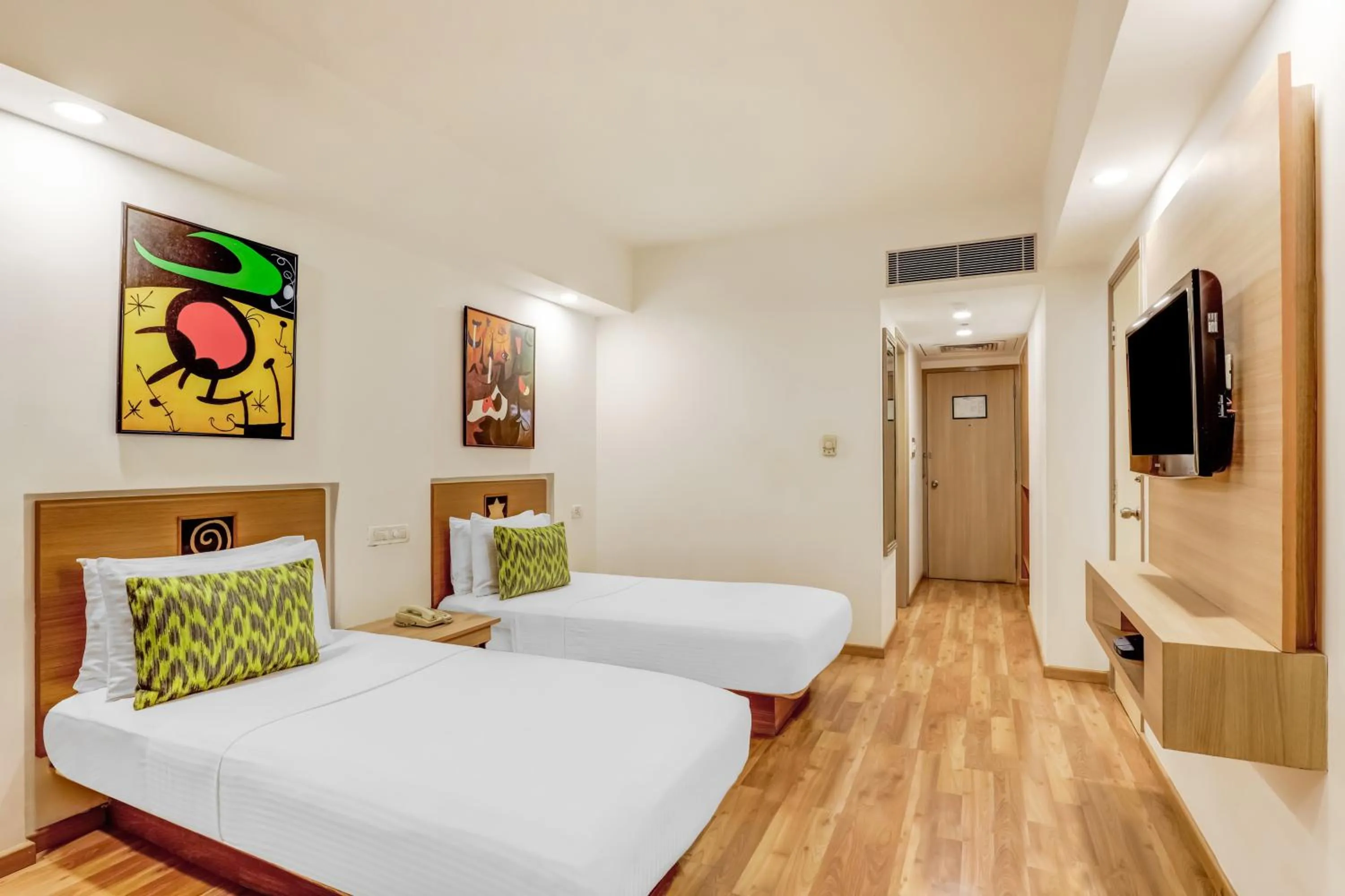 Bedroom, Bed in Lemon Tree Hotel, Ahmedabad