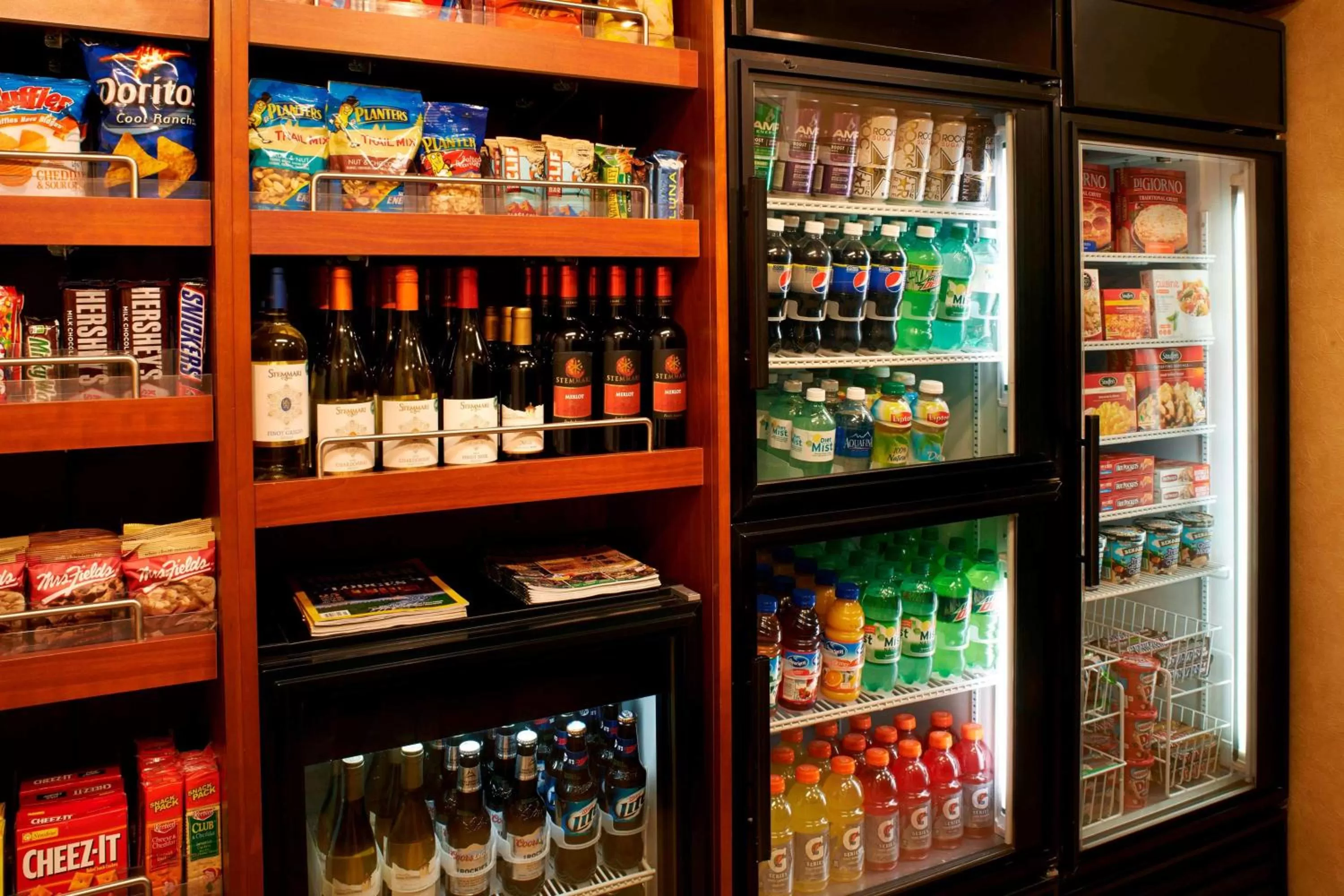 On-site shops in Sonesta ES Suites Chicago Waukegan Gurnee