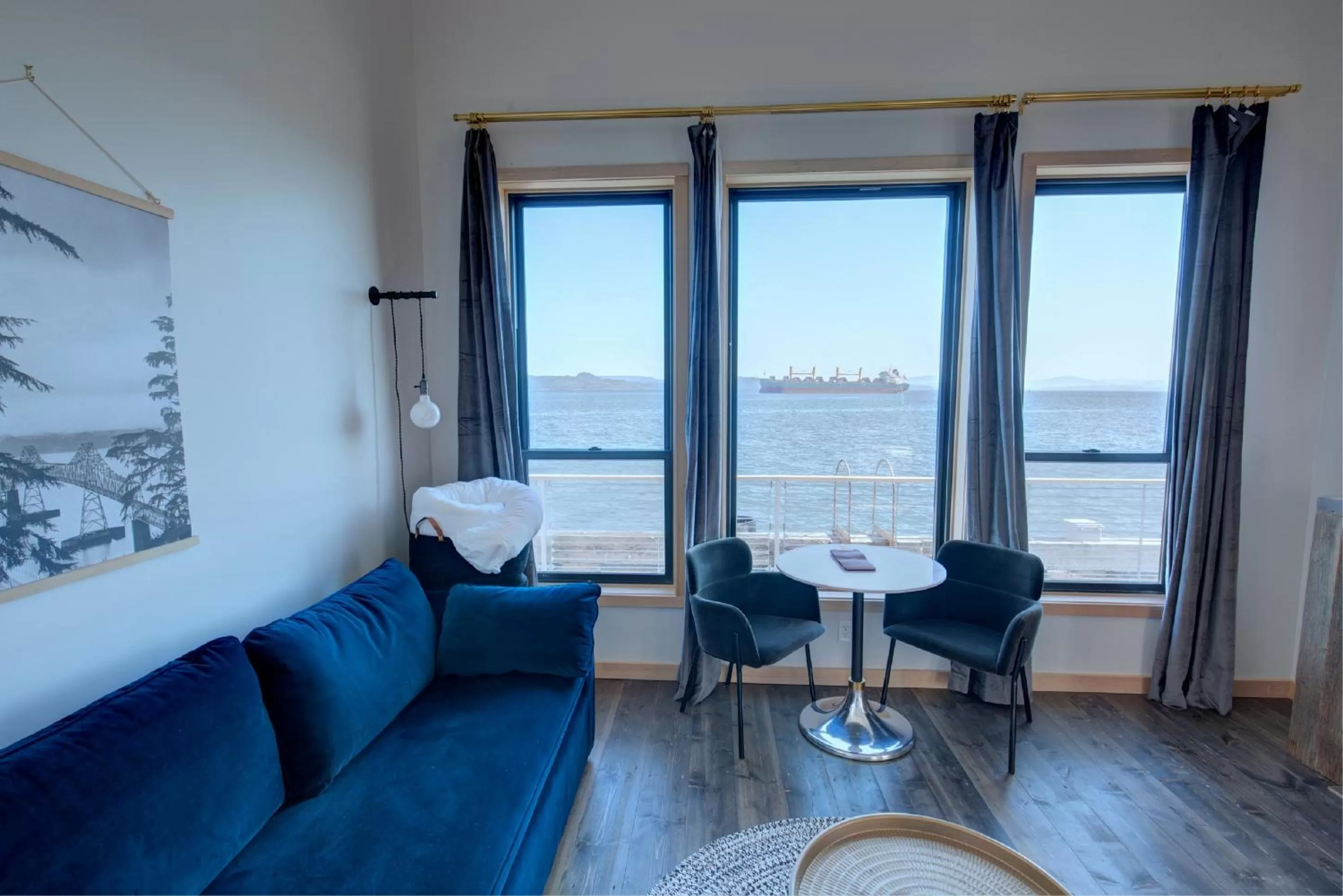 Living room in Bowline Hotel