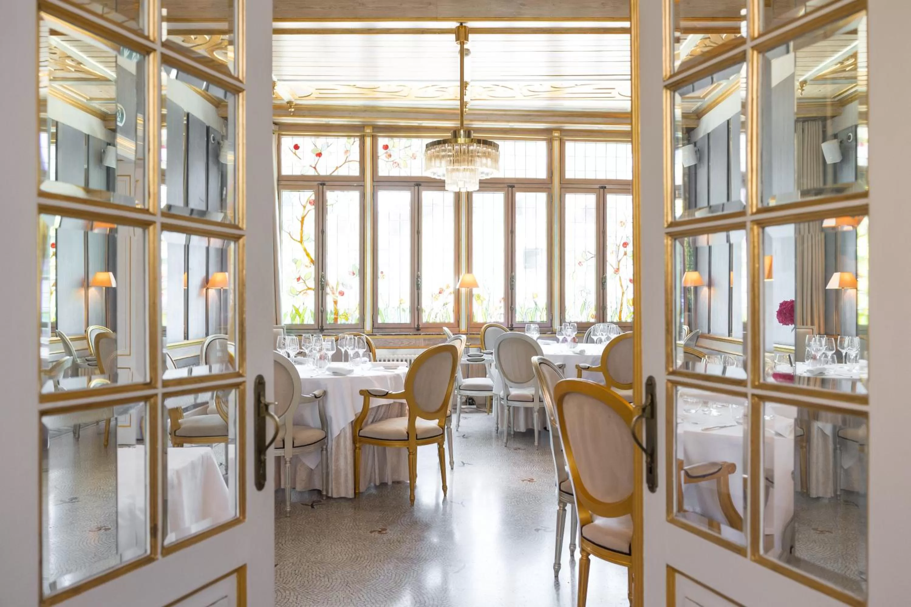 Restaurant/places to eat in Hotel Le Place d'Armes - Relais & Châteaux