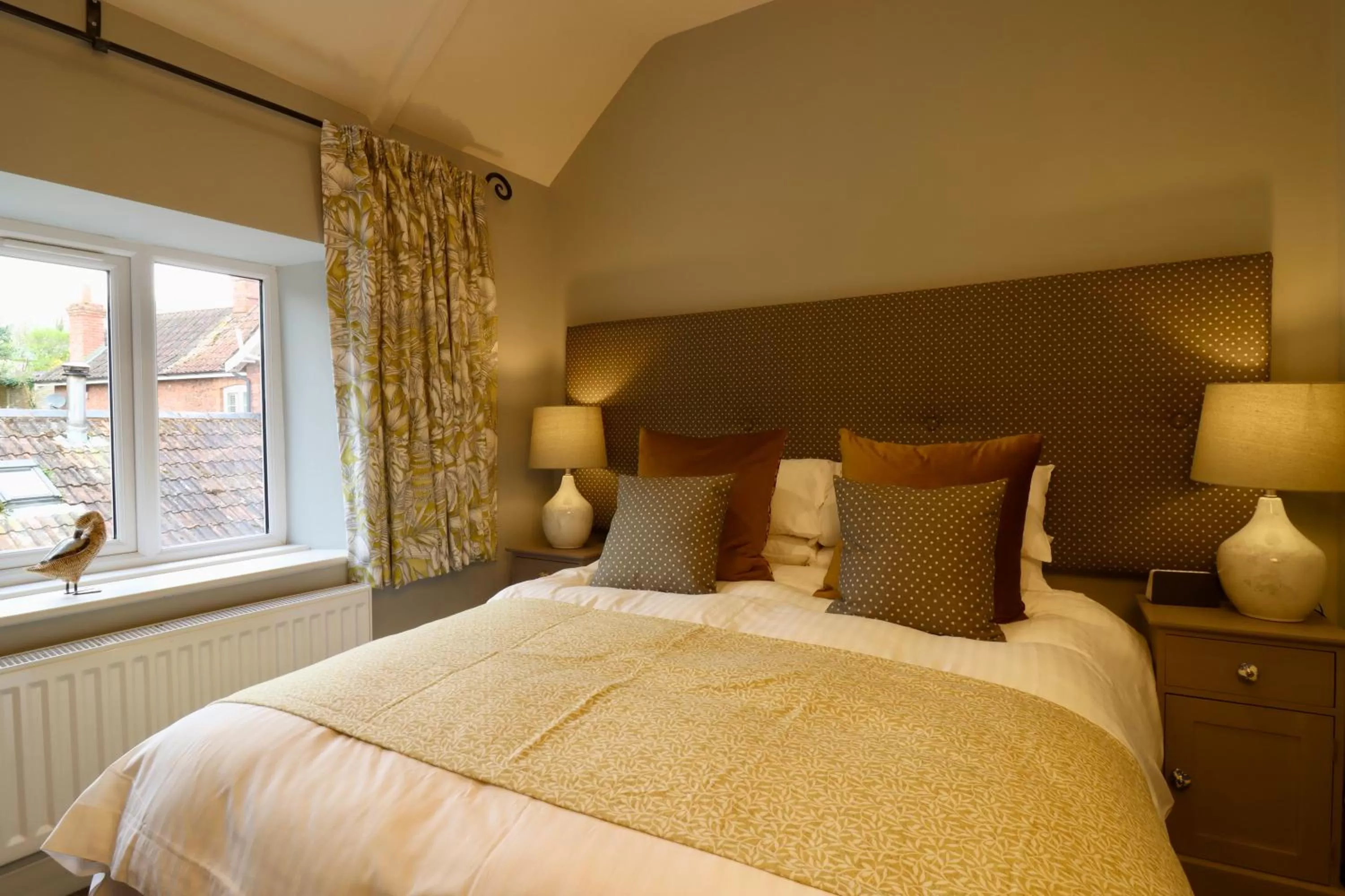 Photo of the whole room, Bed in The New Inn Halse