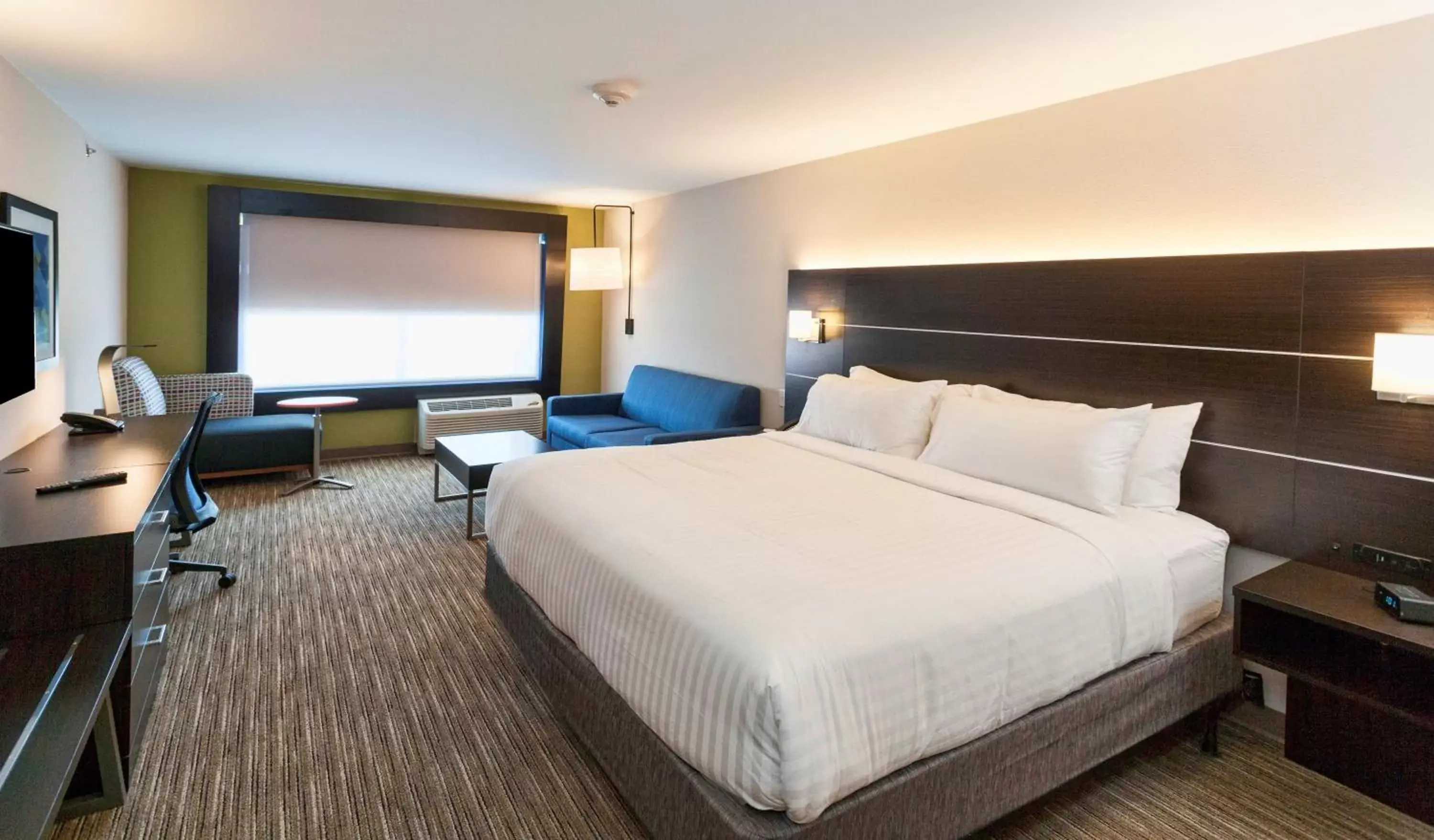 King Room - Hearing Accessible in Holiday Inn Express & Suites - Dodge City by IHG King Room - Hearing Accessible in Holiday Inn Express & Suites - Dodge City by IHG