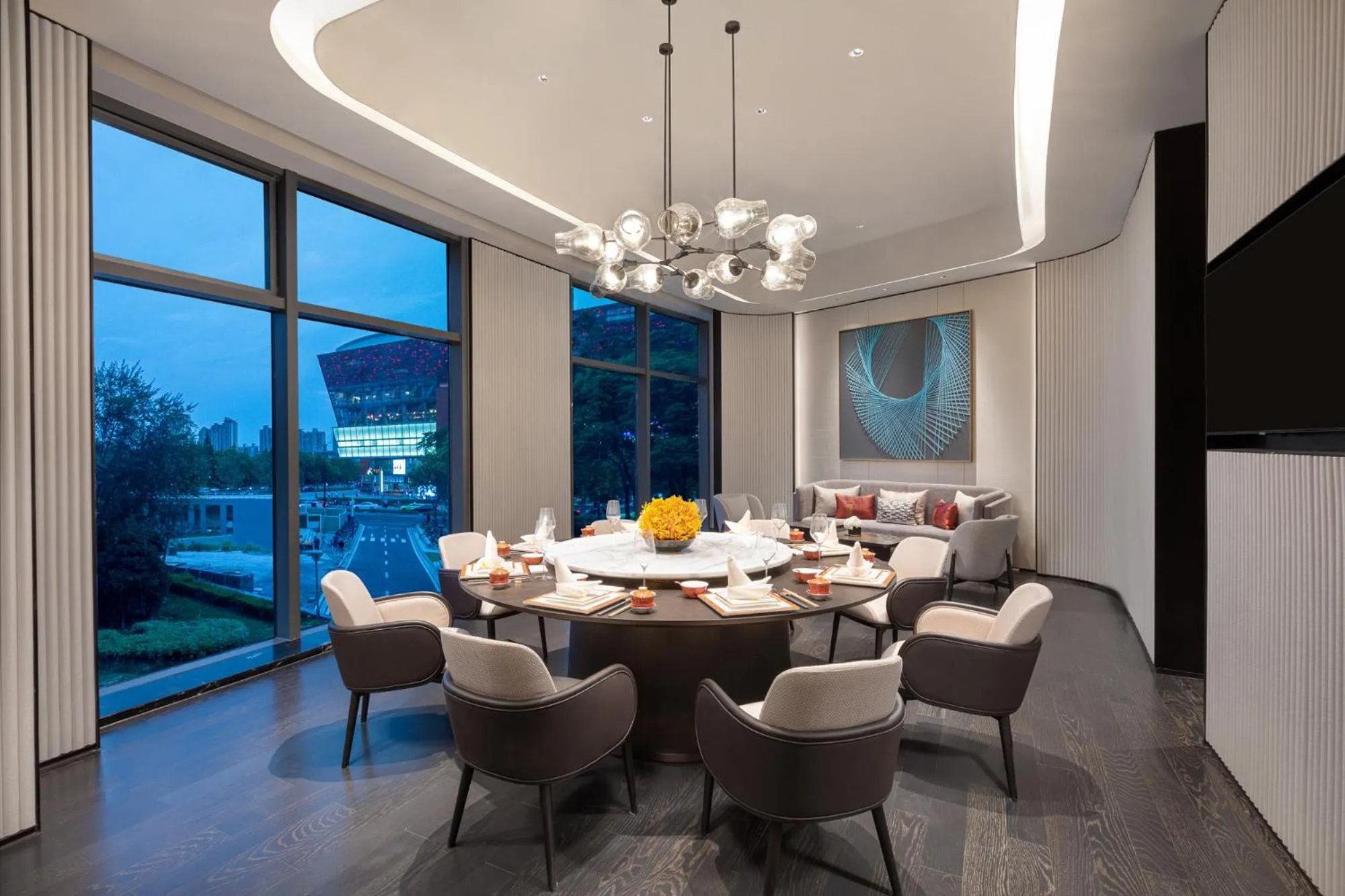 Restaurant/places to eat in HUALUXE Shanghai Changfeng Park by IHG