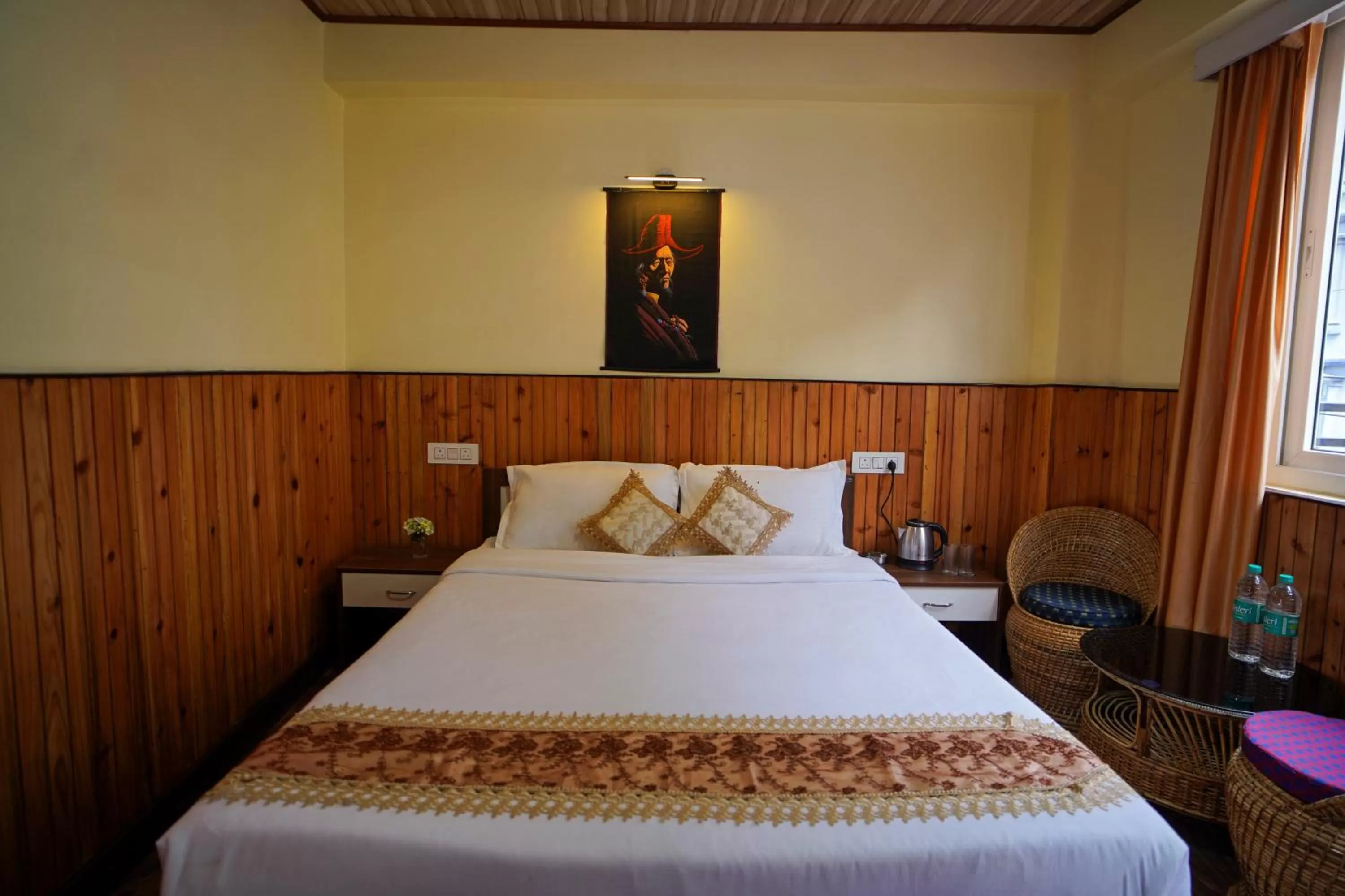 Bed in Hotel Hill Queen near Sherpa Gumba Darjeeling Mall 5 Min Couple Friendly