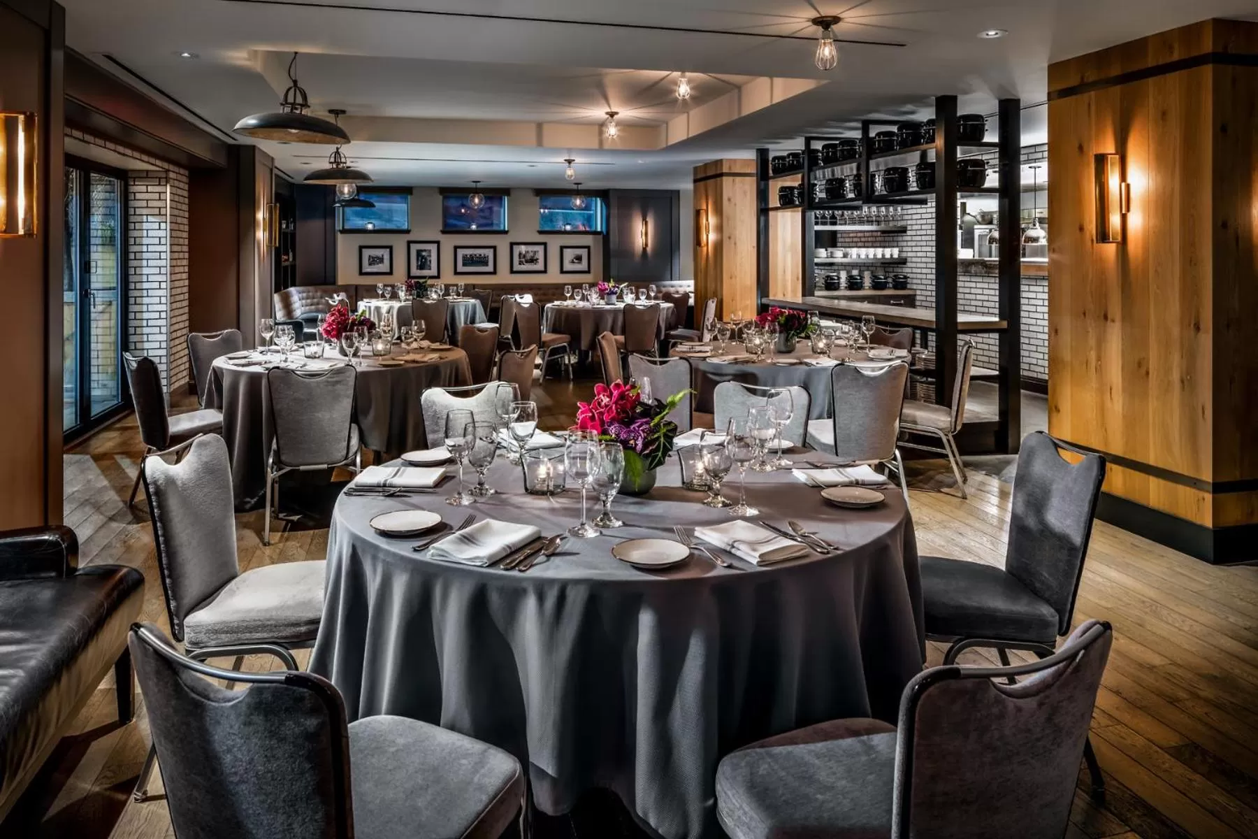 Restaurant/places to eat in Hotel AKA Back Bay