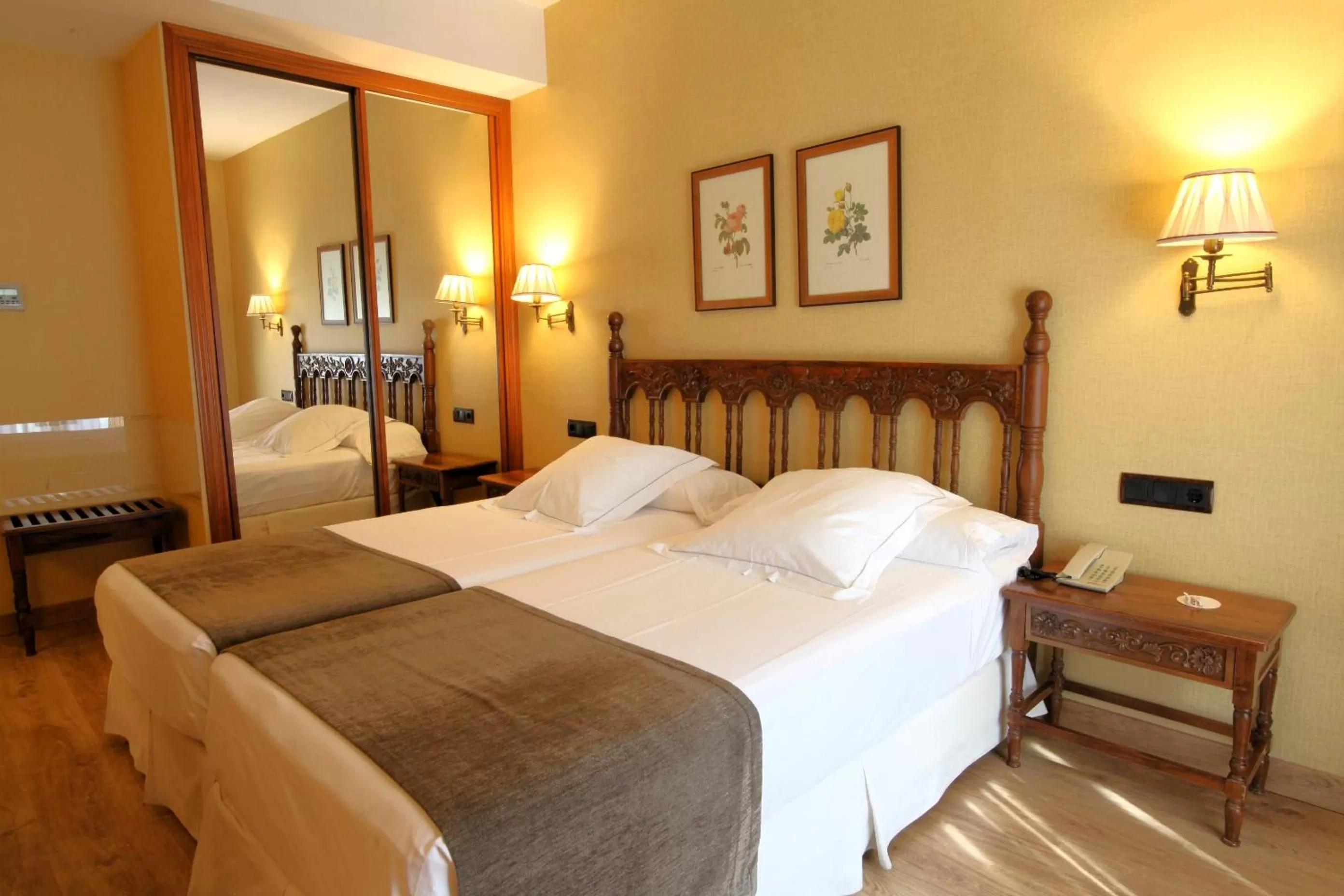 Bed in Hotel Ele Puente Romano de Salamanca