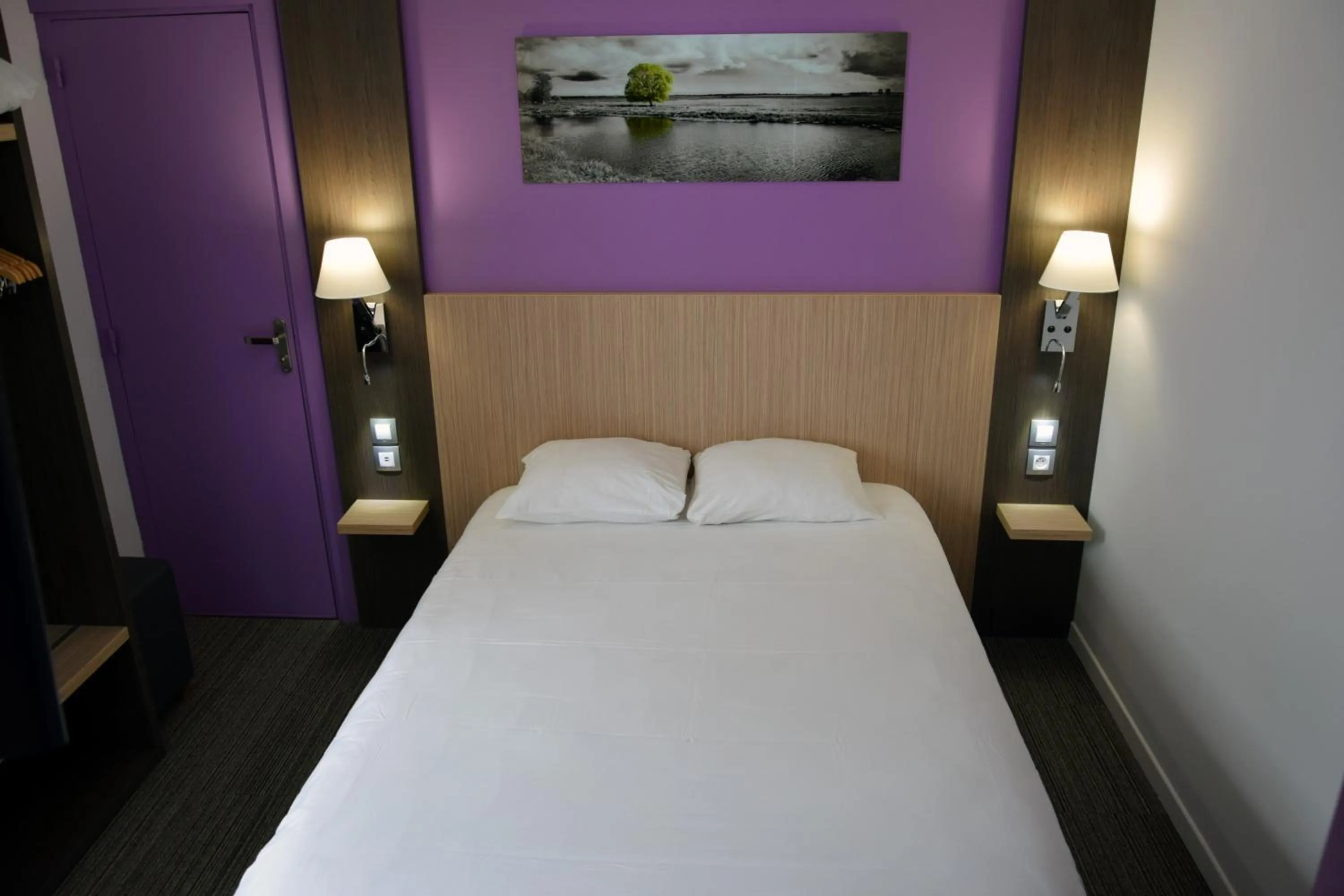 Photo of the whole room, Bed in Contact Hotel Le Seino Marin - Cléon Elbeuf Rouen