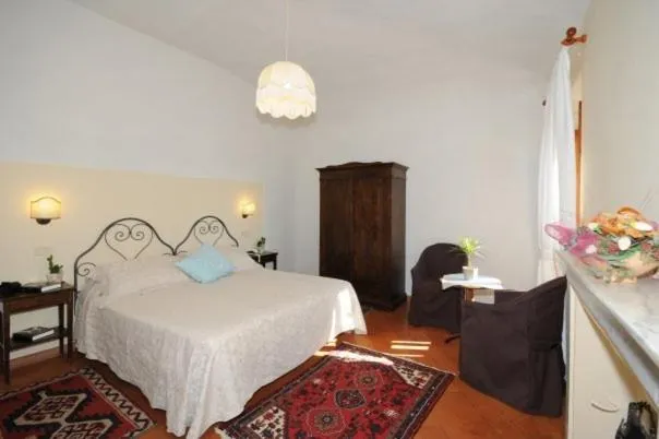 Photo of the whole room, Bed in Albergo Duomo