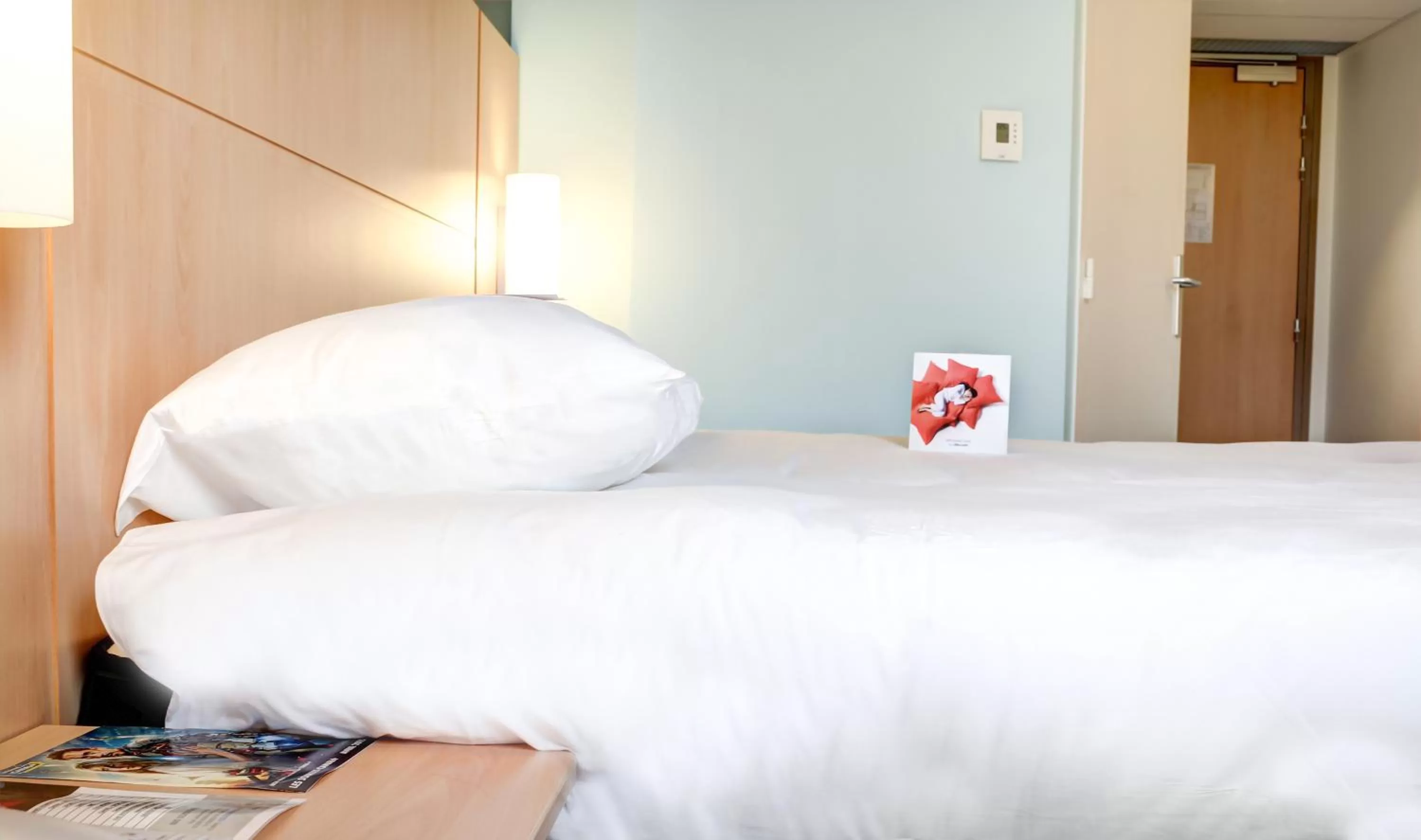 Bed in ibis Soissons