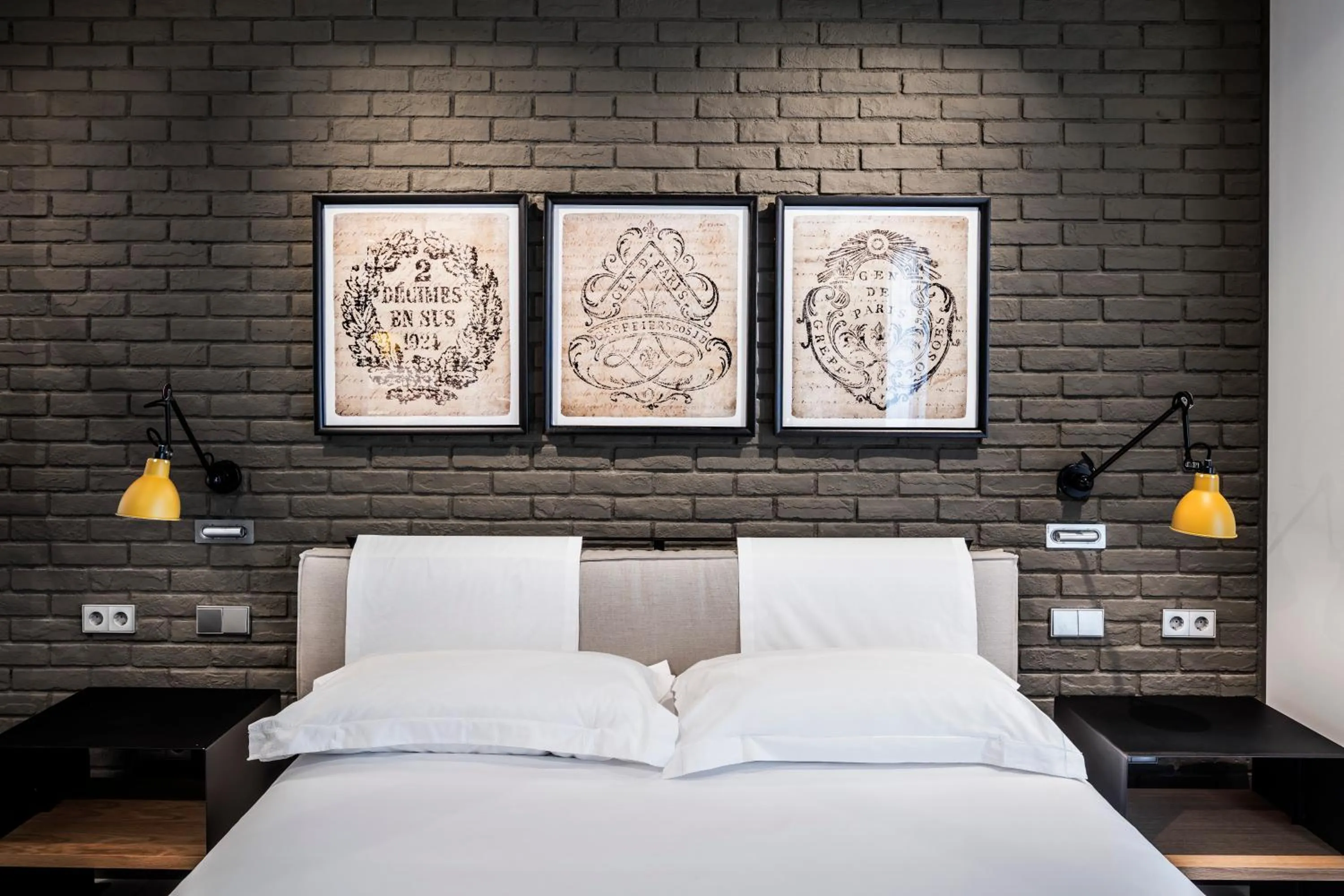 Bedroom, Bed in Midtown Apartments