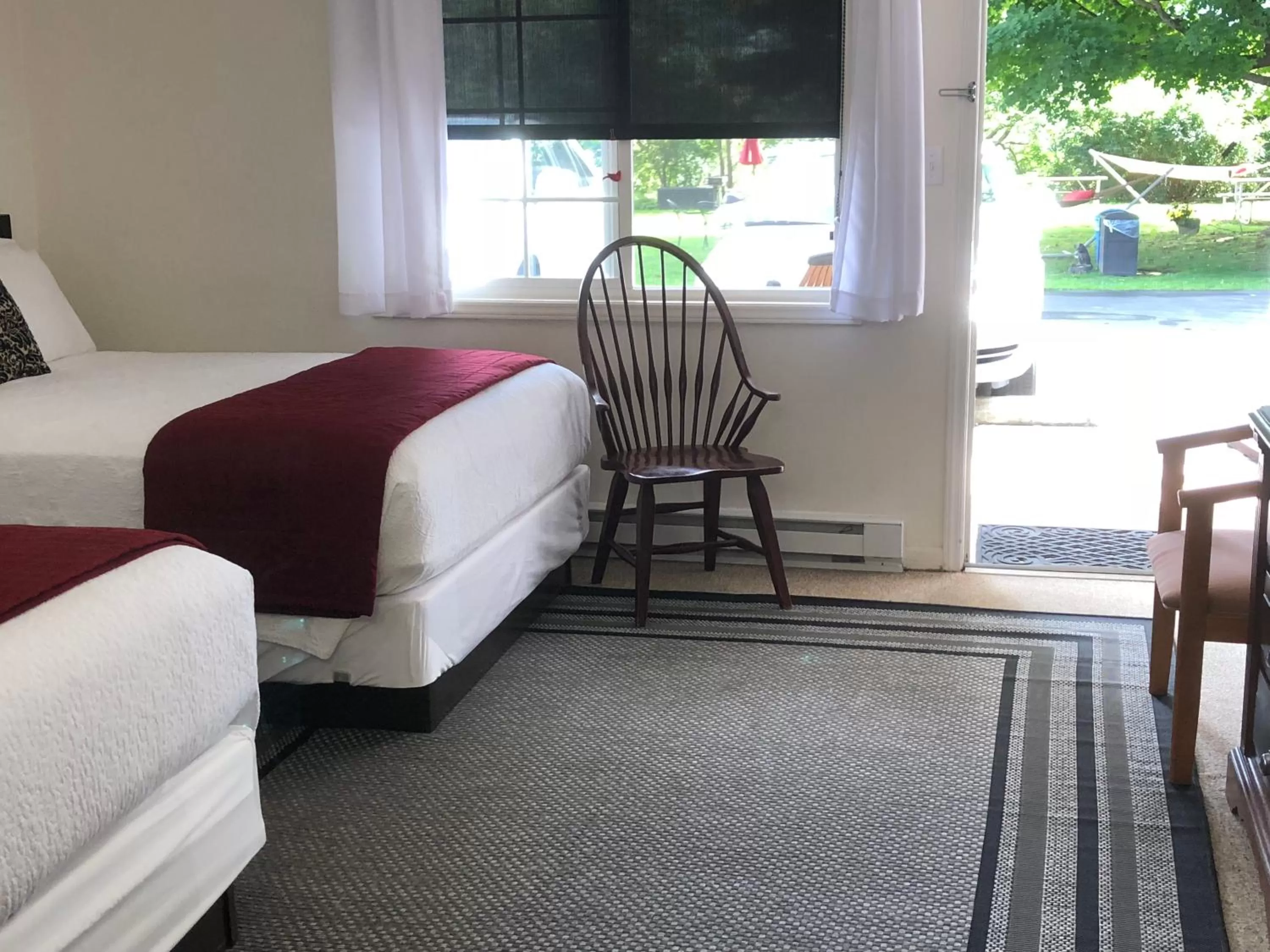 Photo of the whole room, Bed in Cardinal Inn