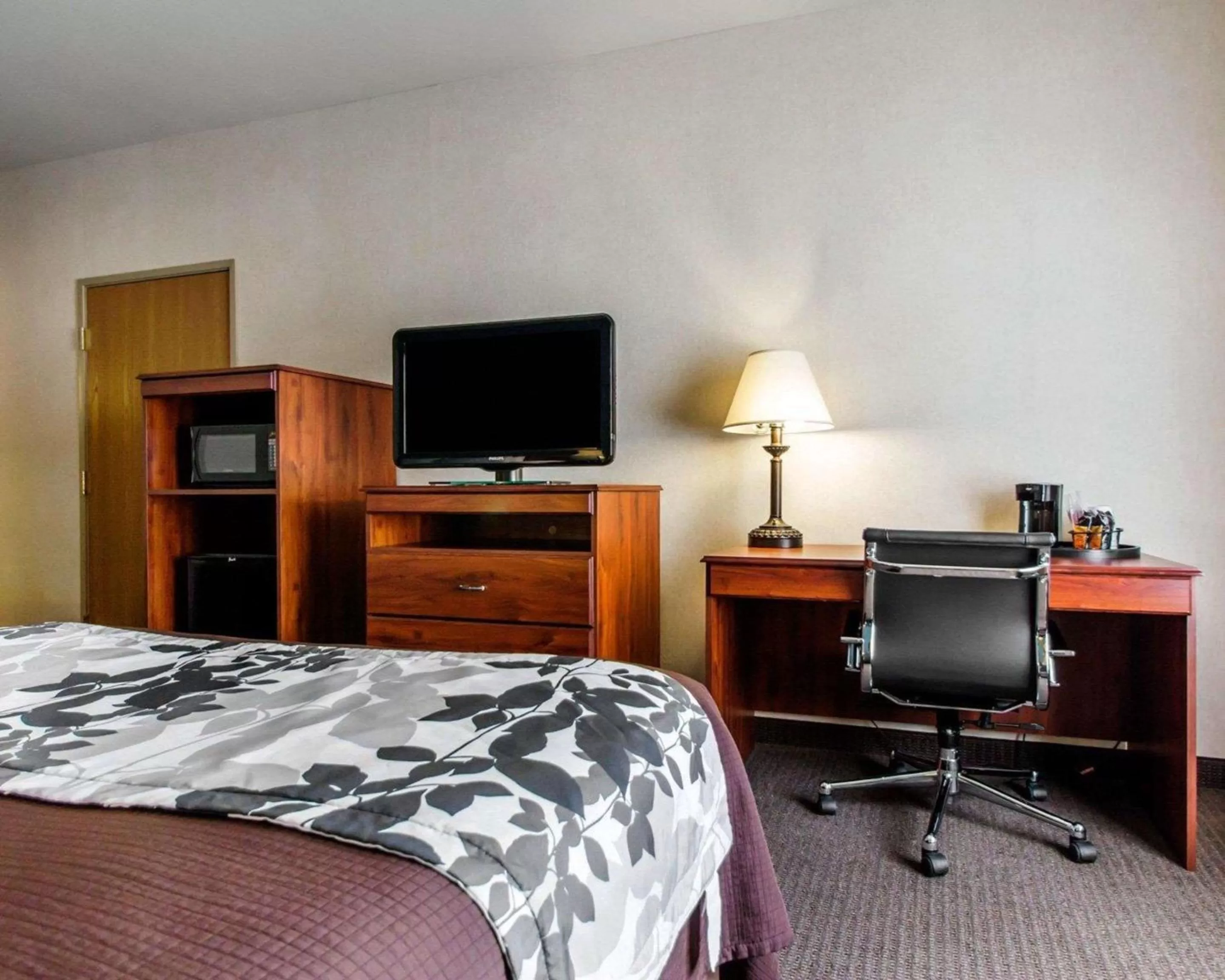 Photo of the whole room, Bed in Sleep Inn & Suites Evansville - Casper