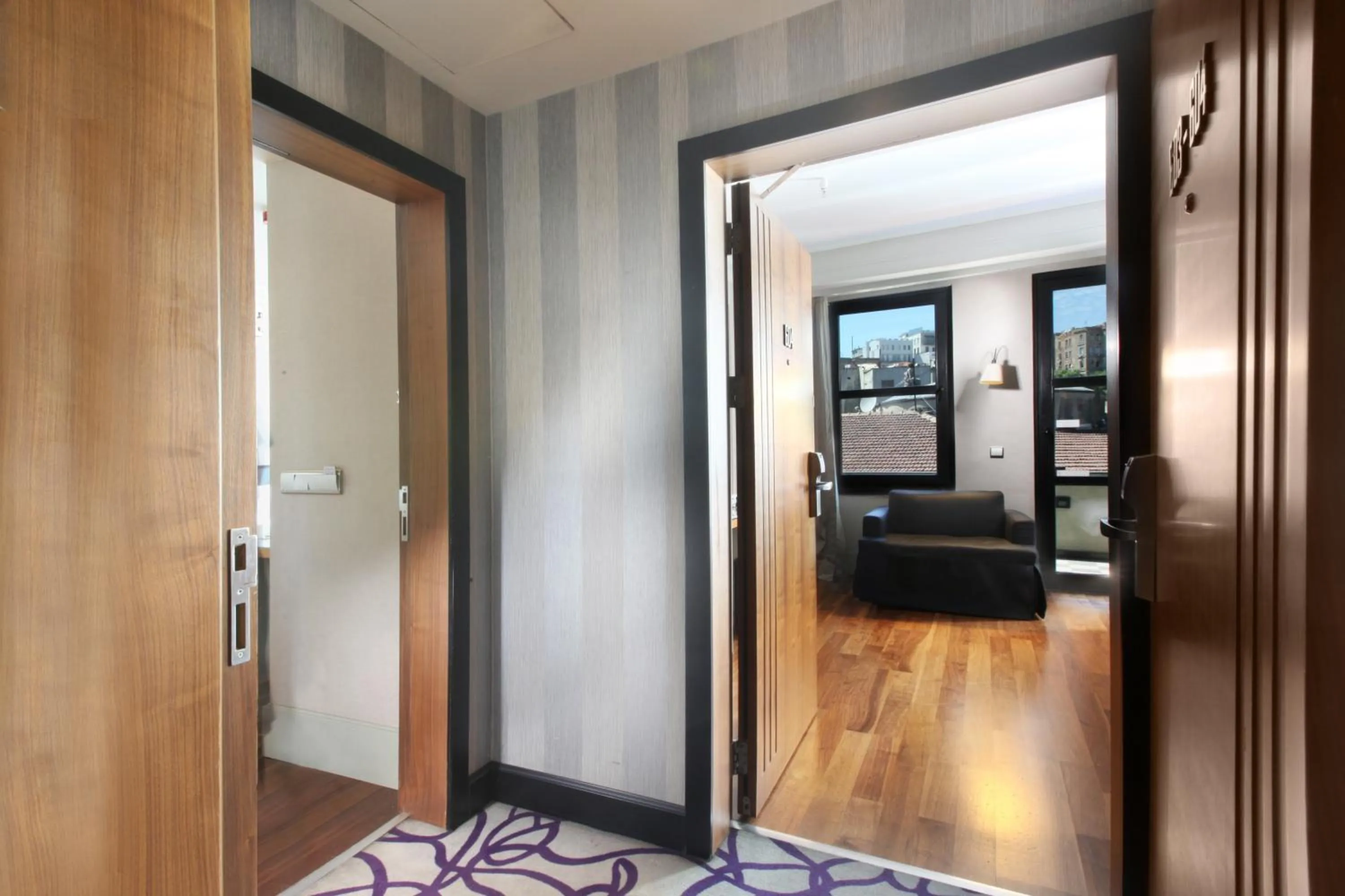 Family, Bed in The Haze Karaköy