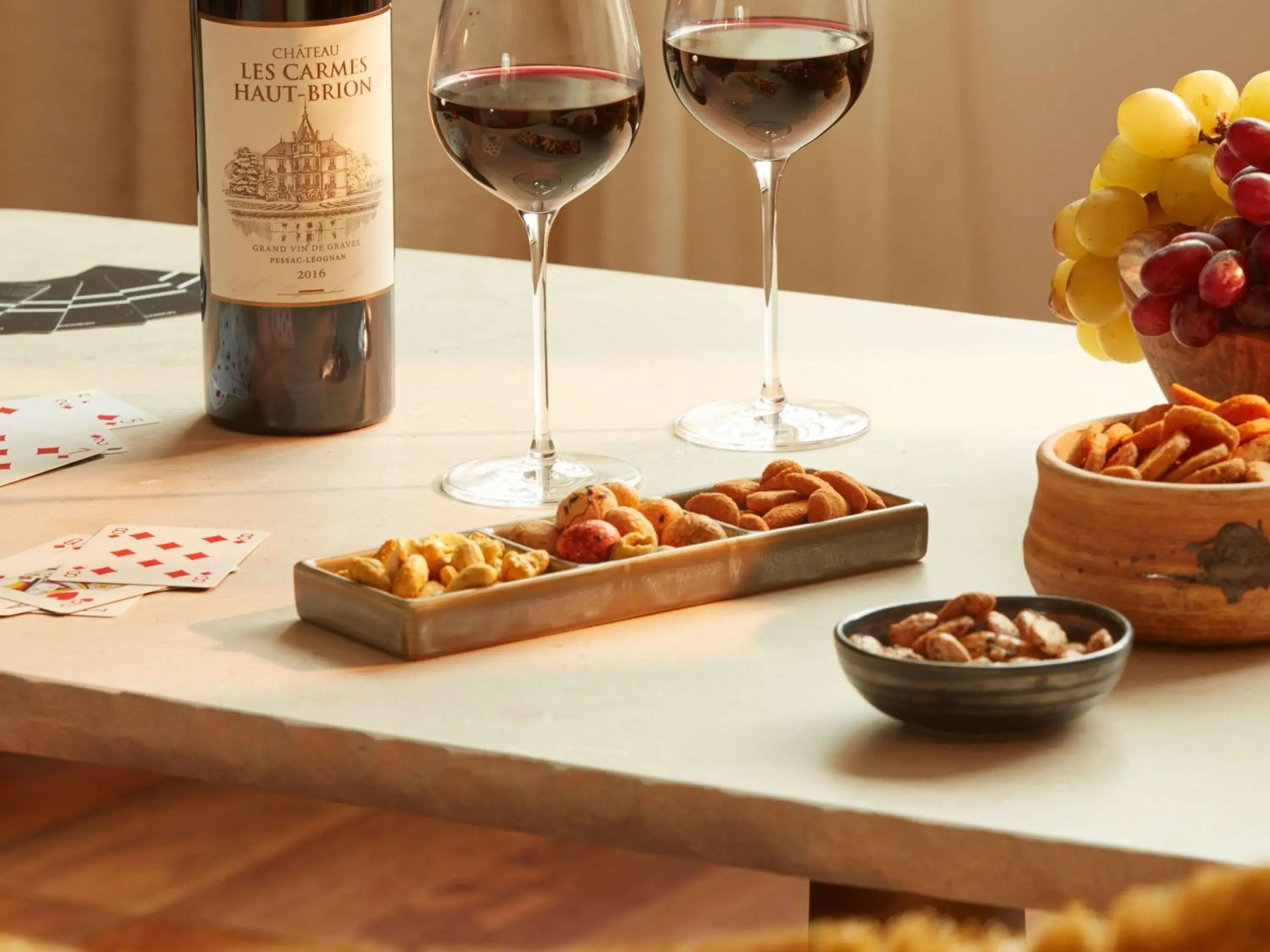 Accessible Premier King Room in Mondrian Bordeaux Les Carmes Accessible Premier King Room in Mondrian Bordeaux Les Carmes