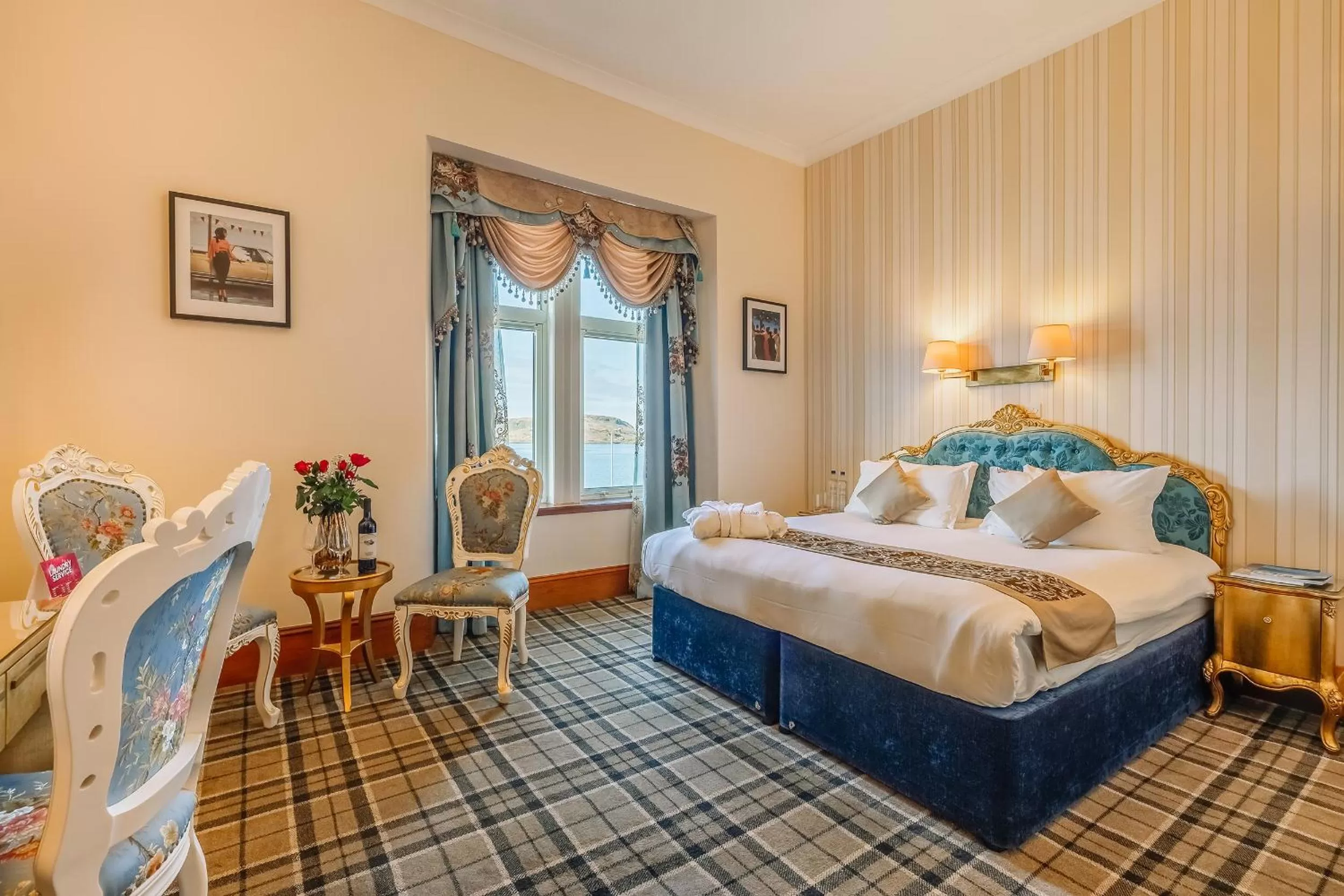 Bed in Muthu Alexandra Hotel