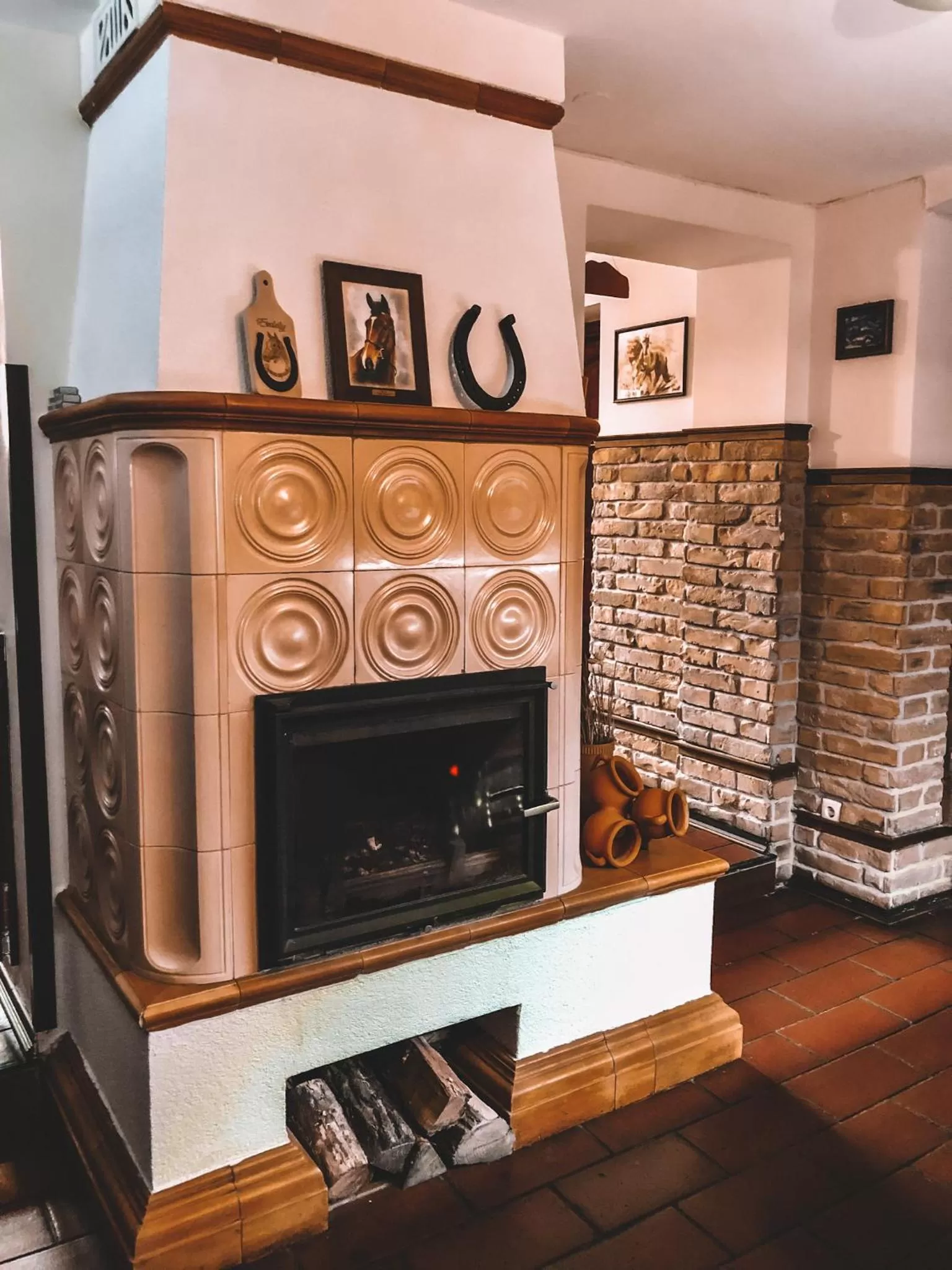 Restaurant/places to eat in Hét Pecsét Fogadó Étterem