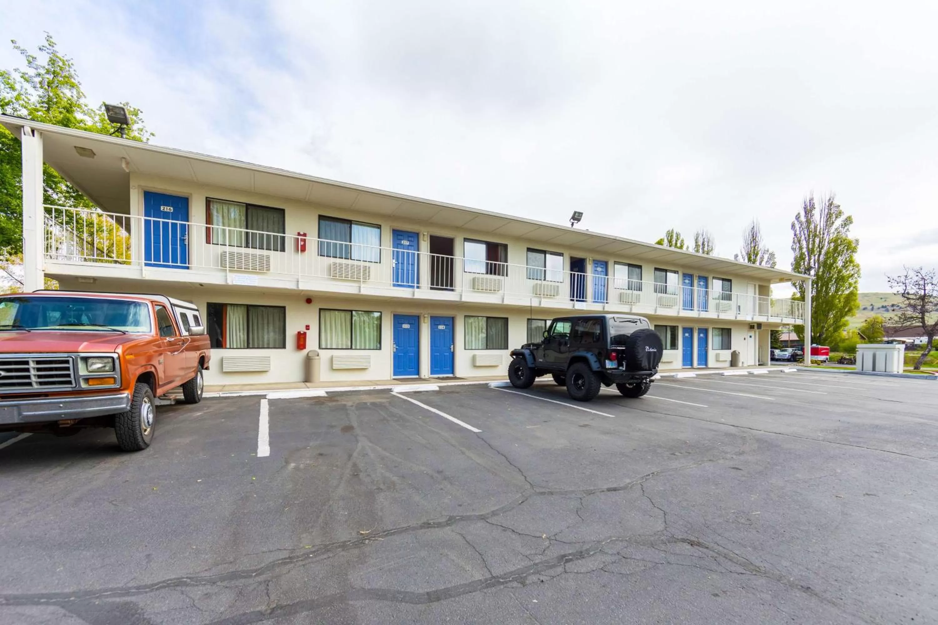 Property building in Motel 6-Klamath Falls, OR