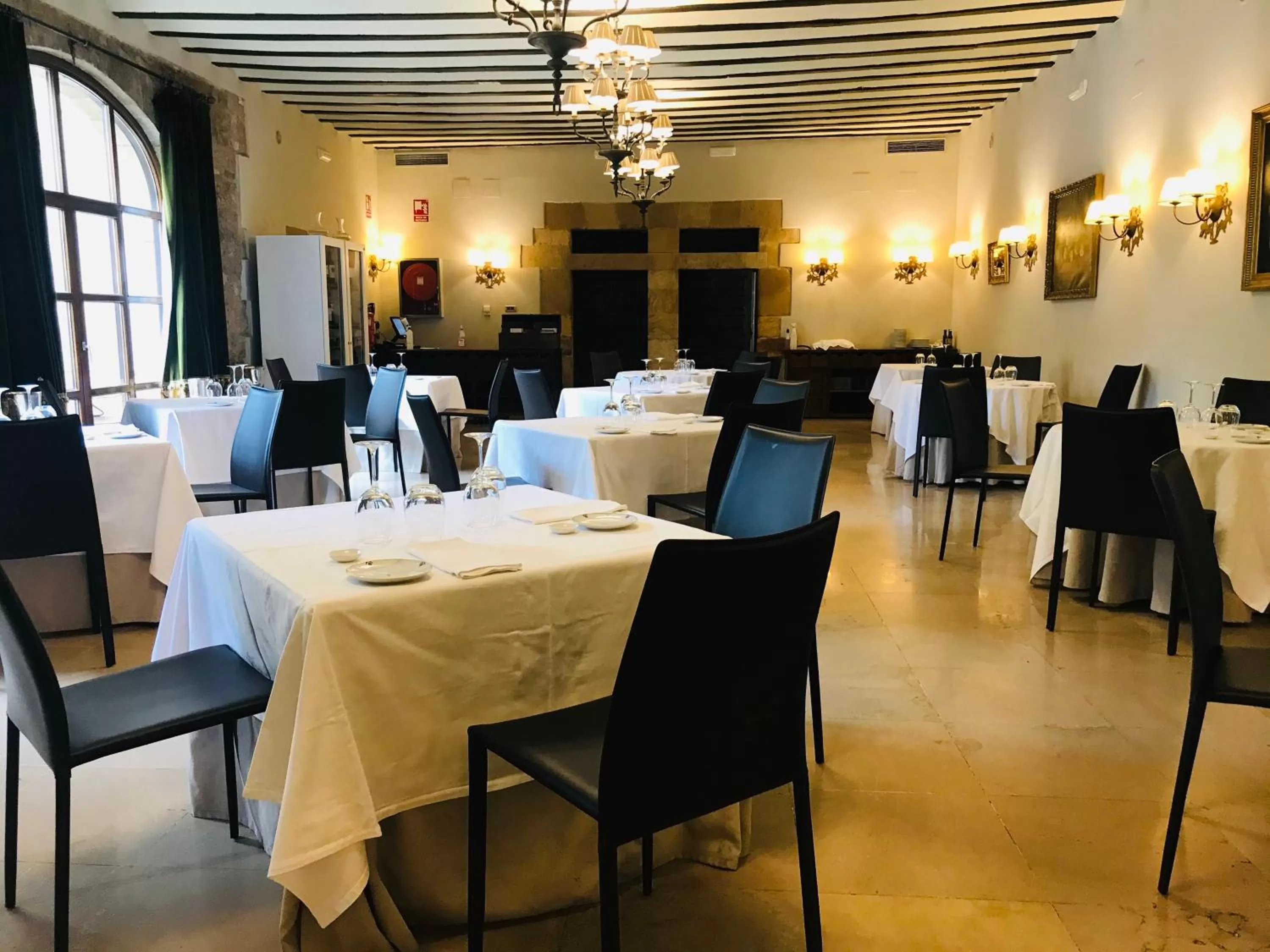 Restaurant/places to eat in Parador de Santillana Gil Blas