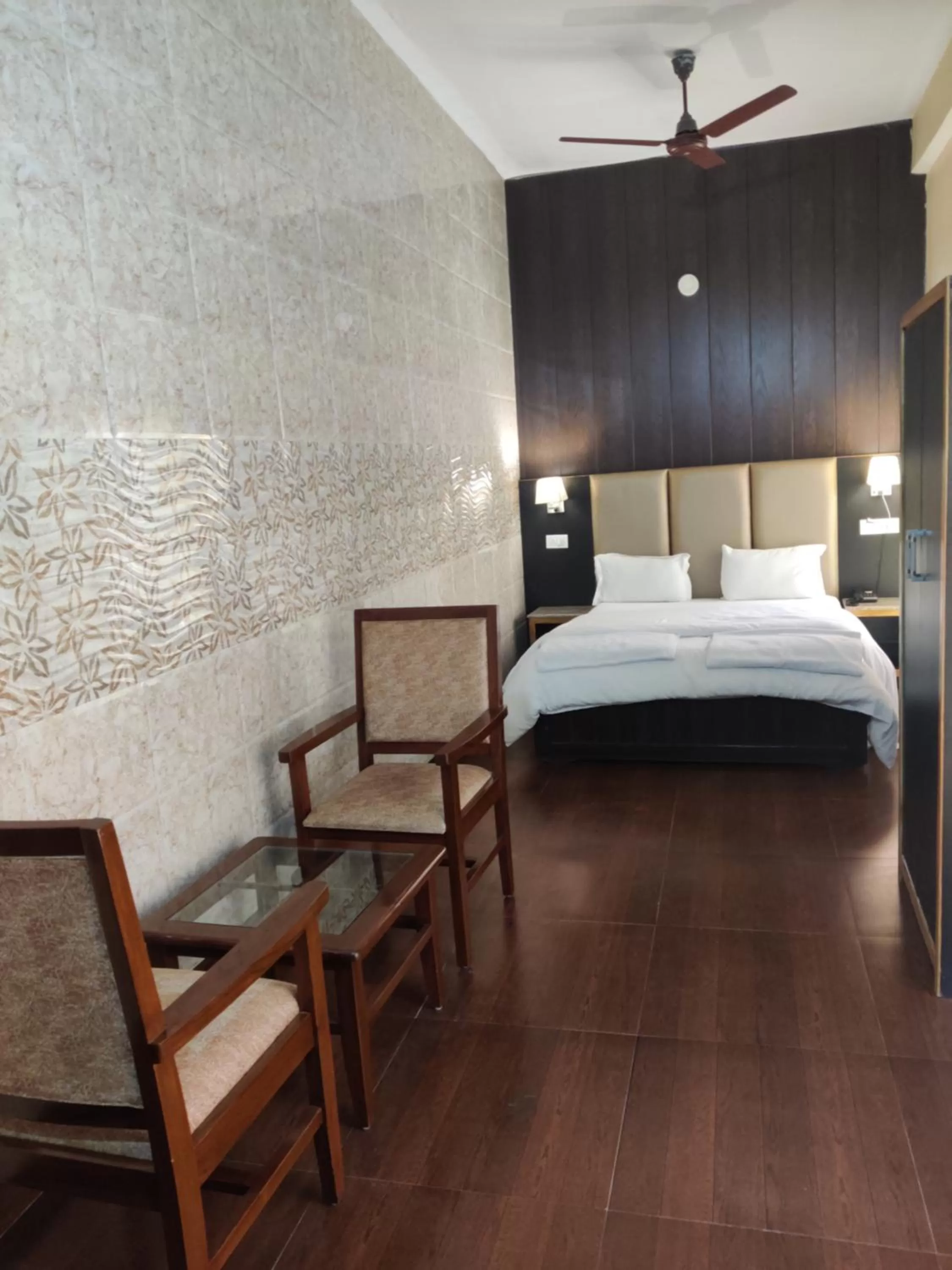 Bed in Kunwar Residency