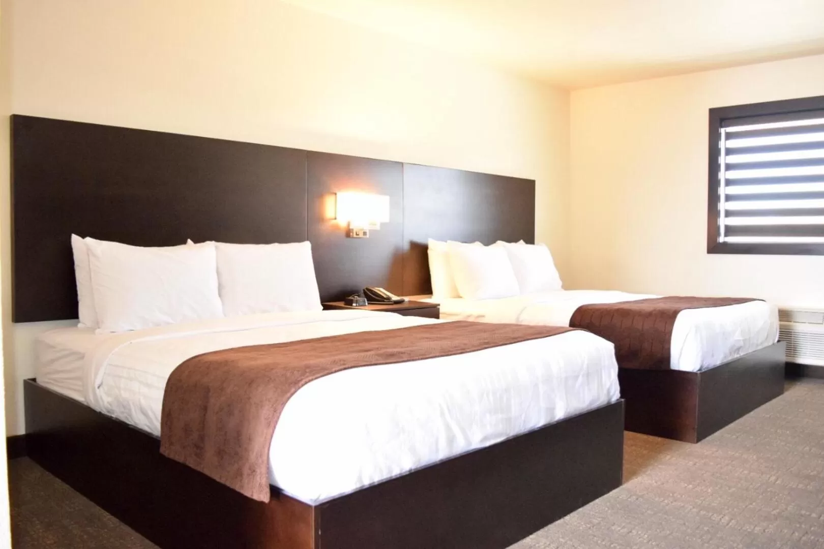 Bed in Boarders Inn & Suites by Cobblestone Hotels - Syracuse