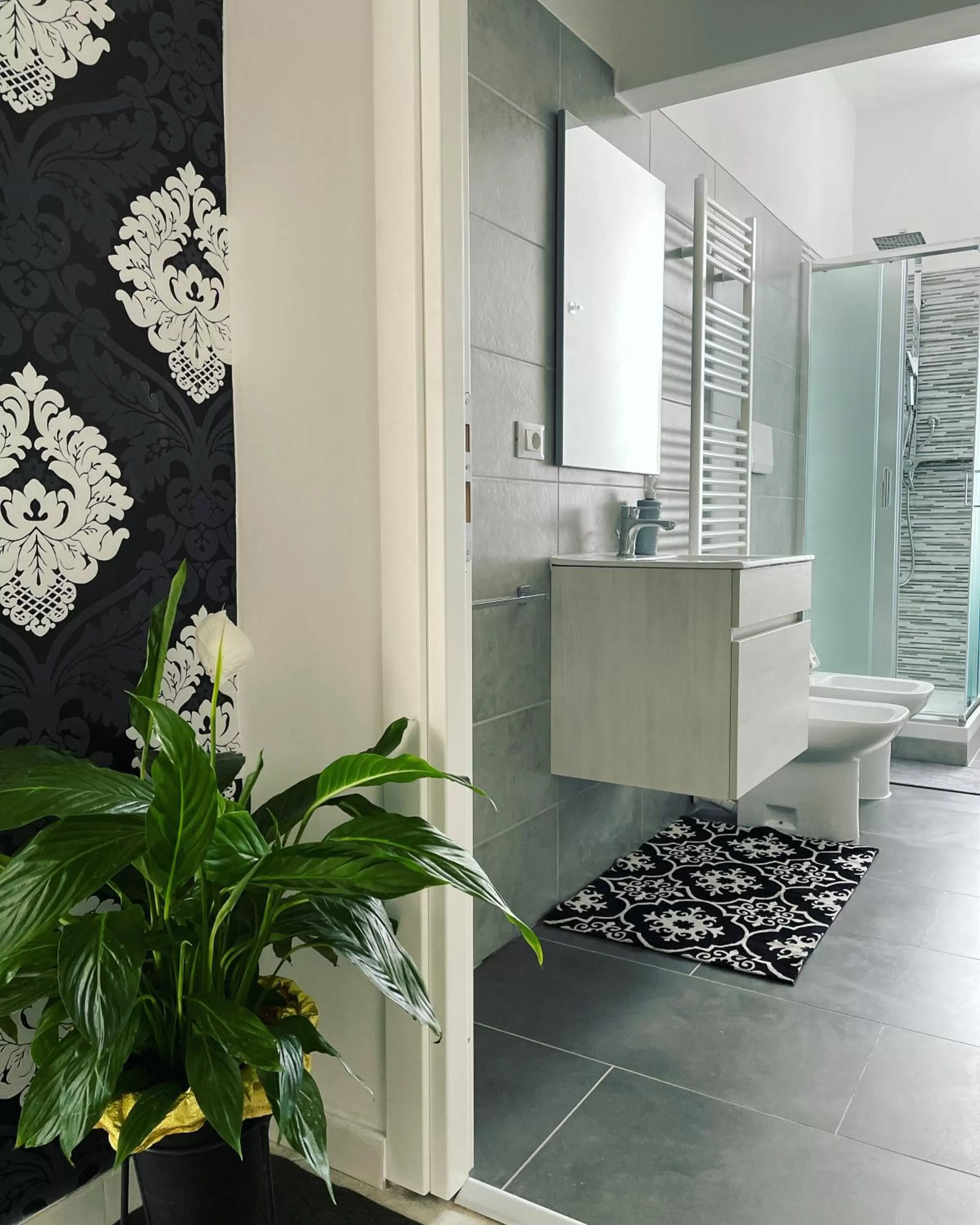 Shower in Pit stop Ciampino Station