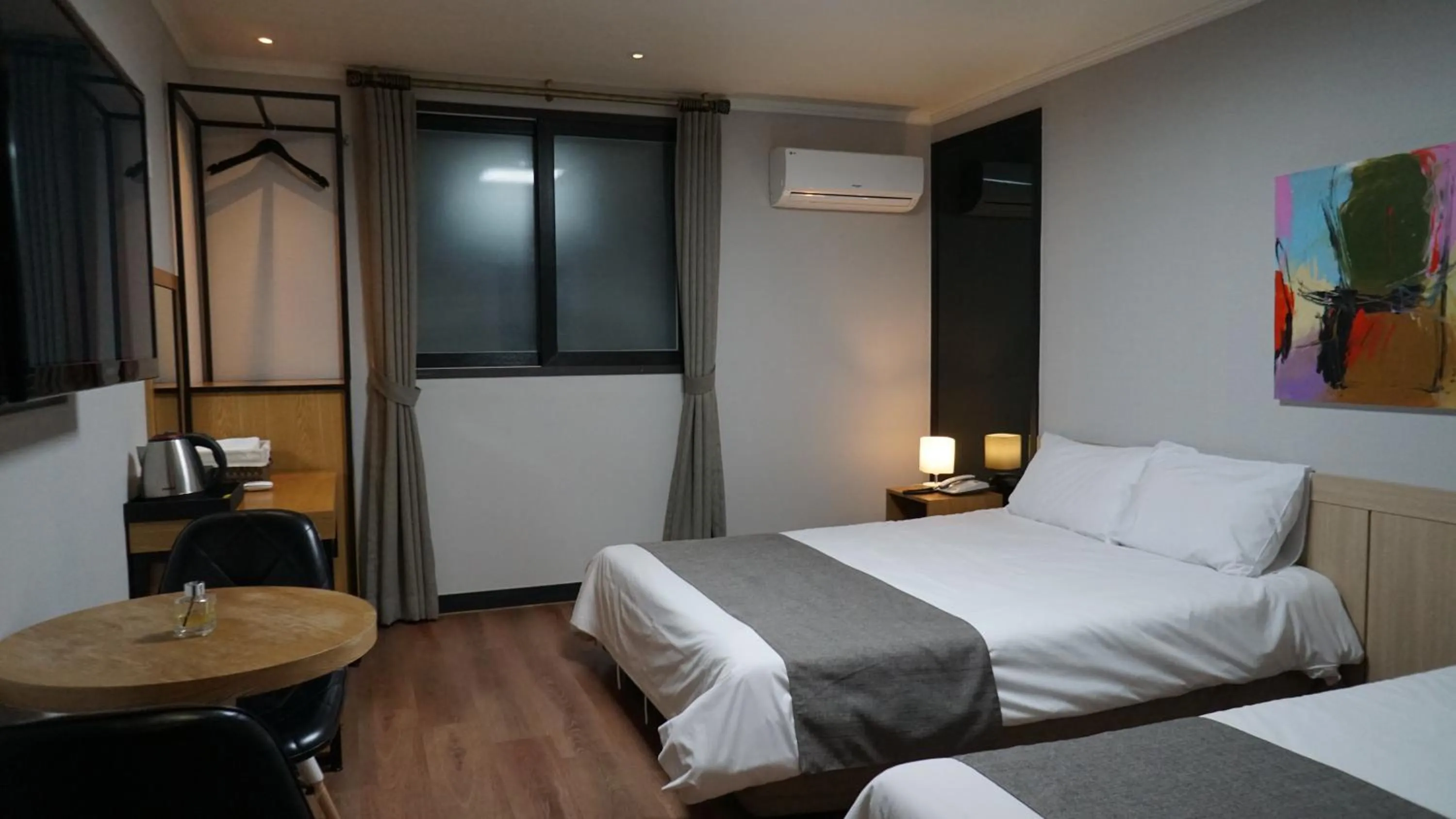 Decorative detail, Bed in Hotel Tong Yeondong Jeju