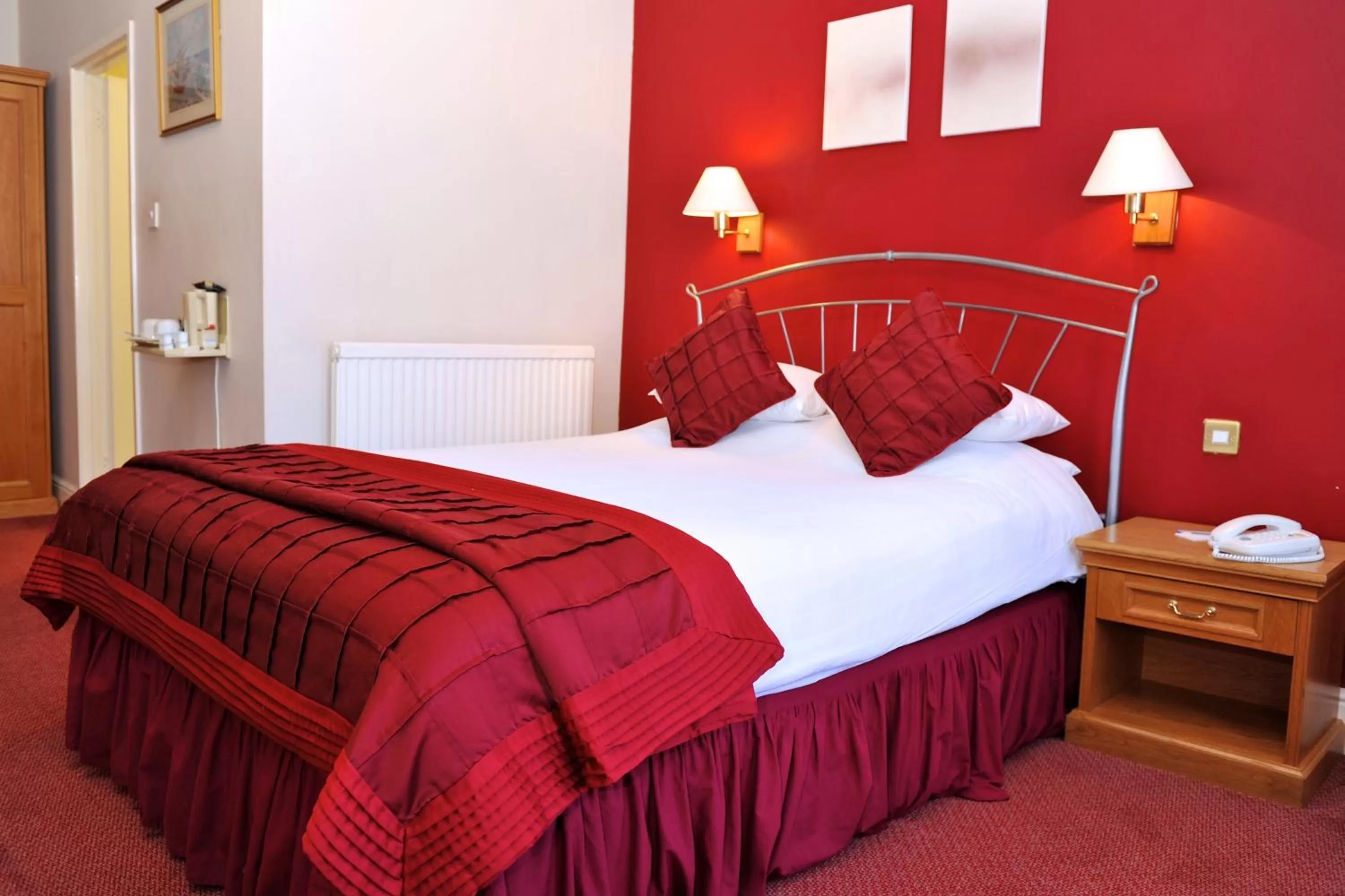 Bed in Royal Exeter Hotel