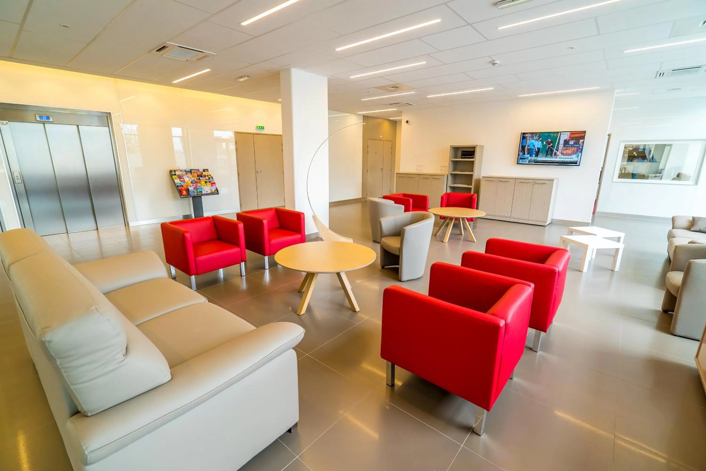 Lobby or reception in All Suites Appart Hôtel - Choisy-le-Roi