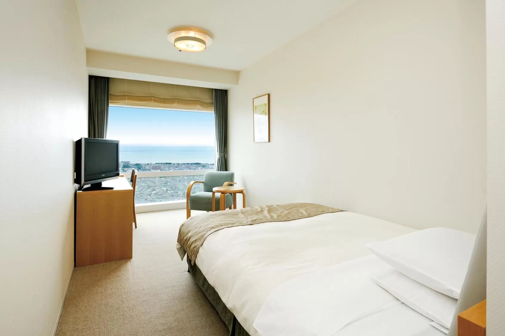 Photo of the whole room, Bed in Hotel Nikko Niigata