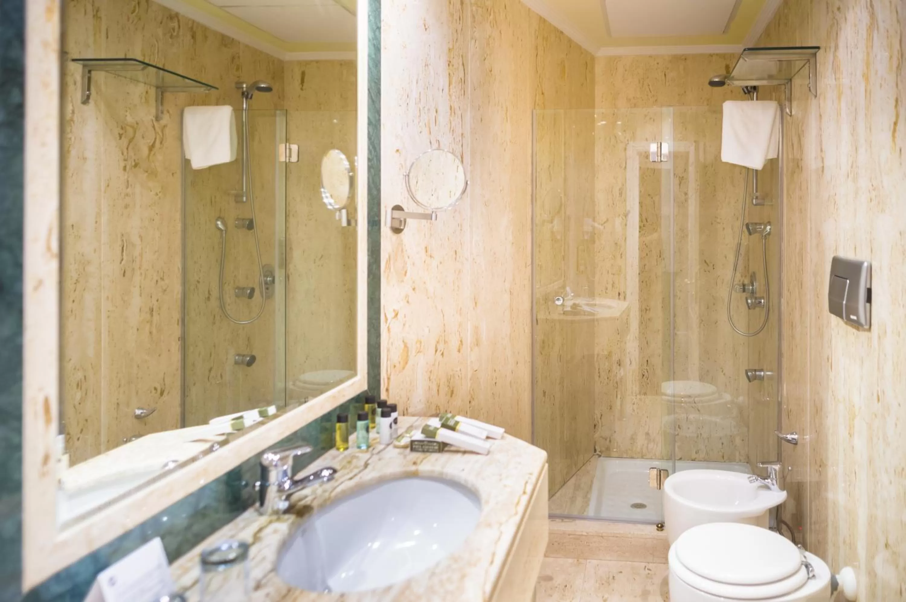 Bathroom in Soho Boutique Salamanca