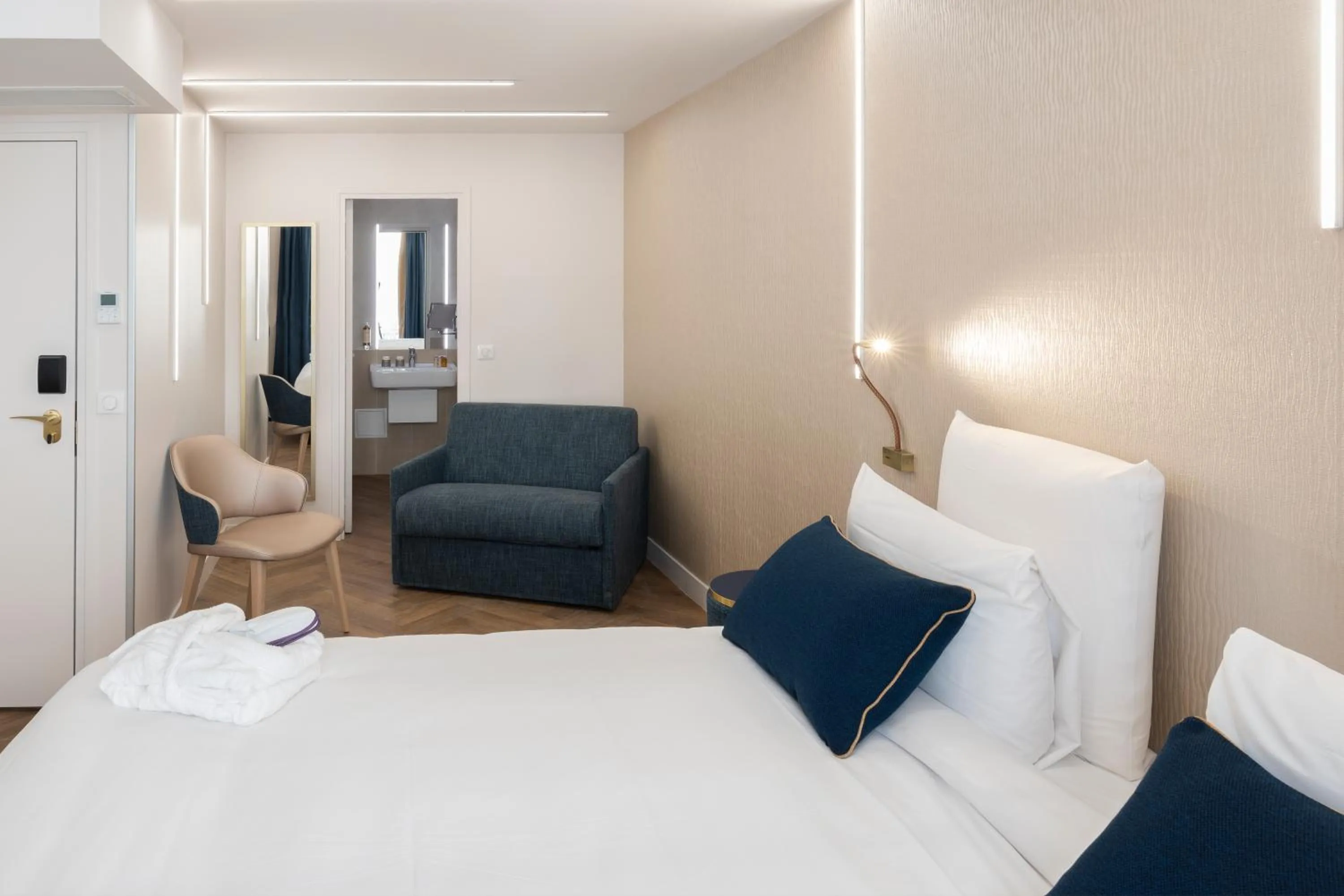 Bedroom, Bed in Mercure Paris Opera Lafayette