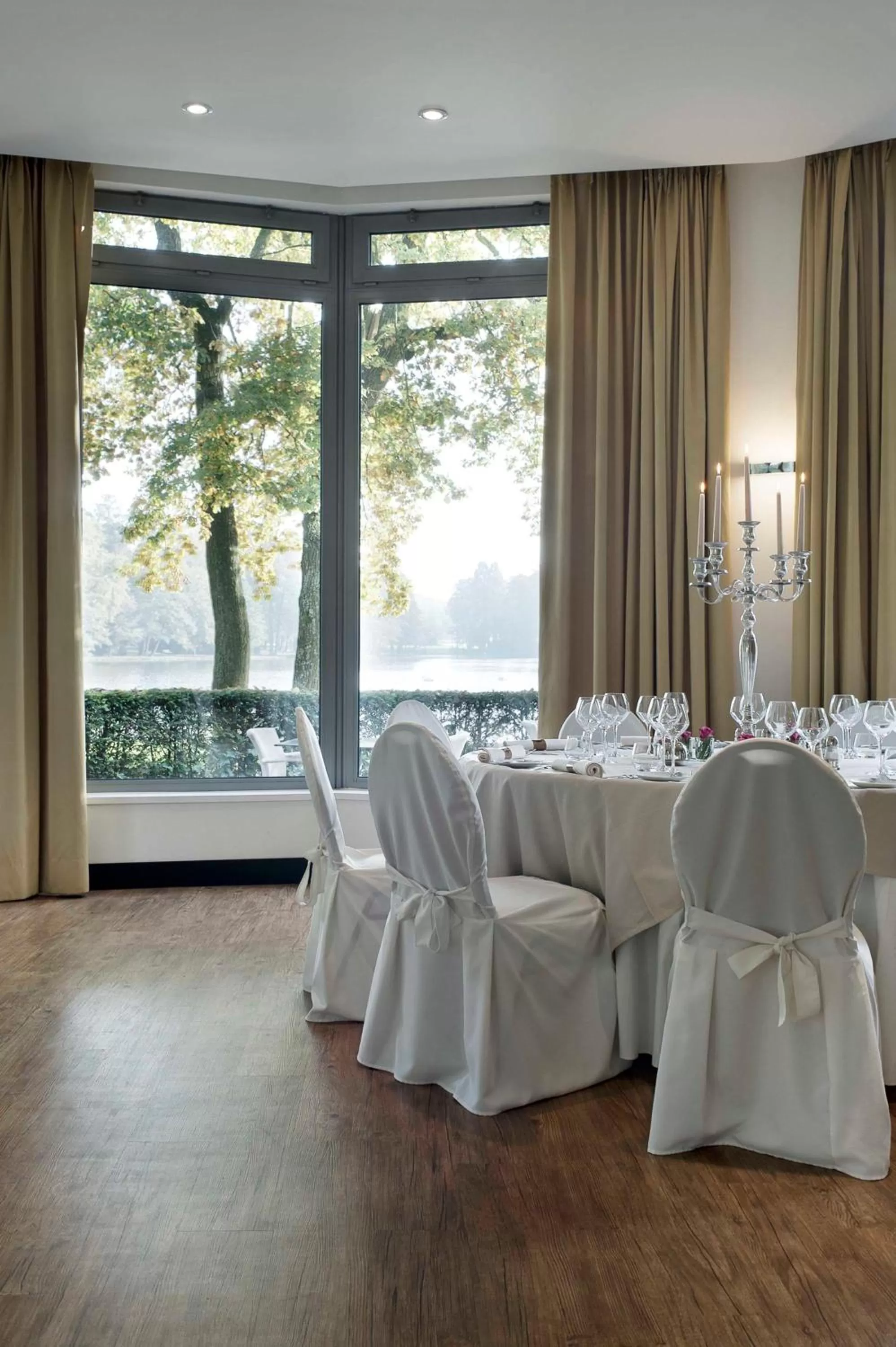 Banquet/Function facilities in M Hotel