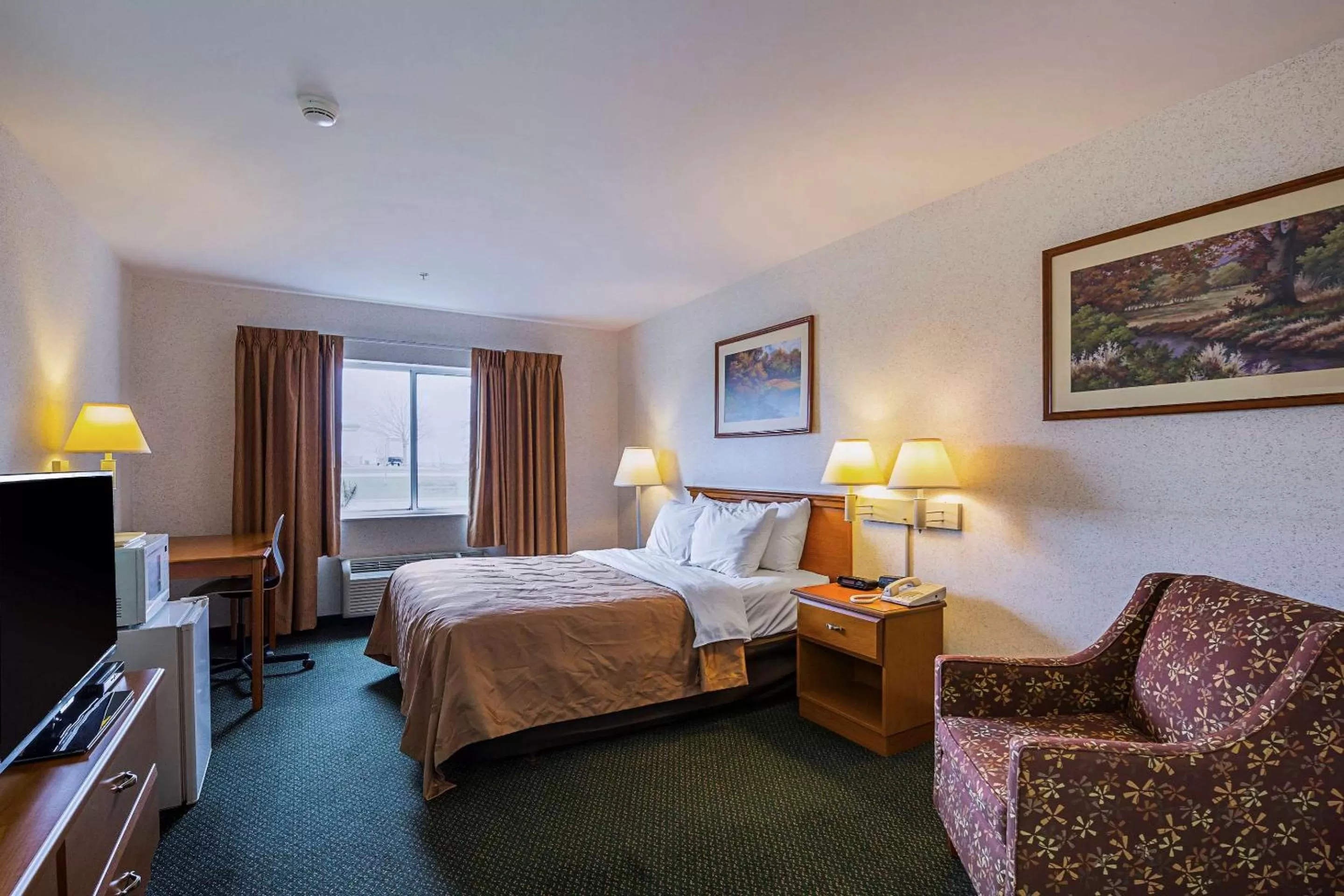 Photo of the whole room, Bed in Quality Inn & Suites Belmont - Platteville