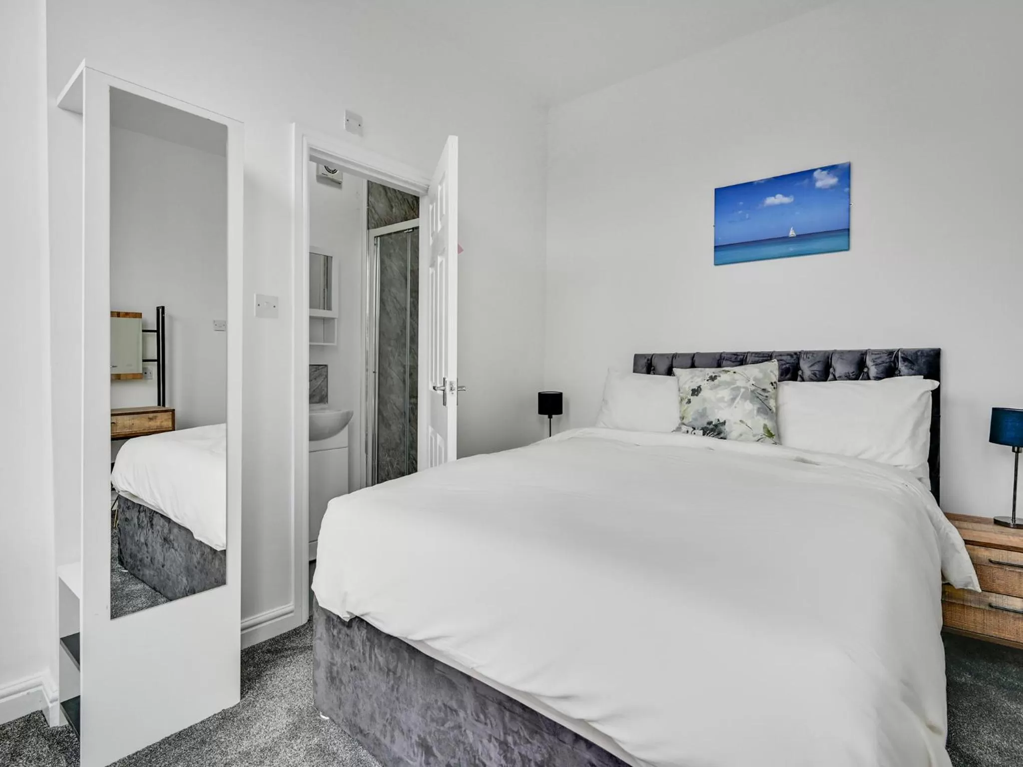 Photo of the whole room in Albert View Rooms