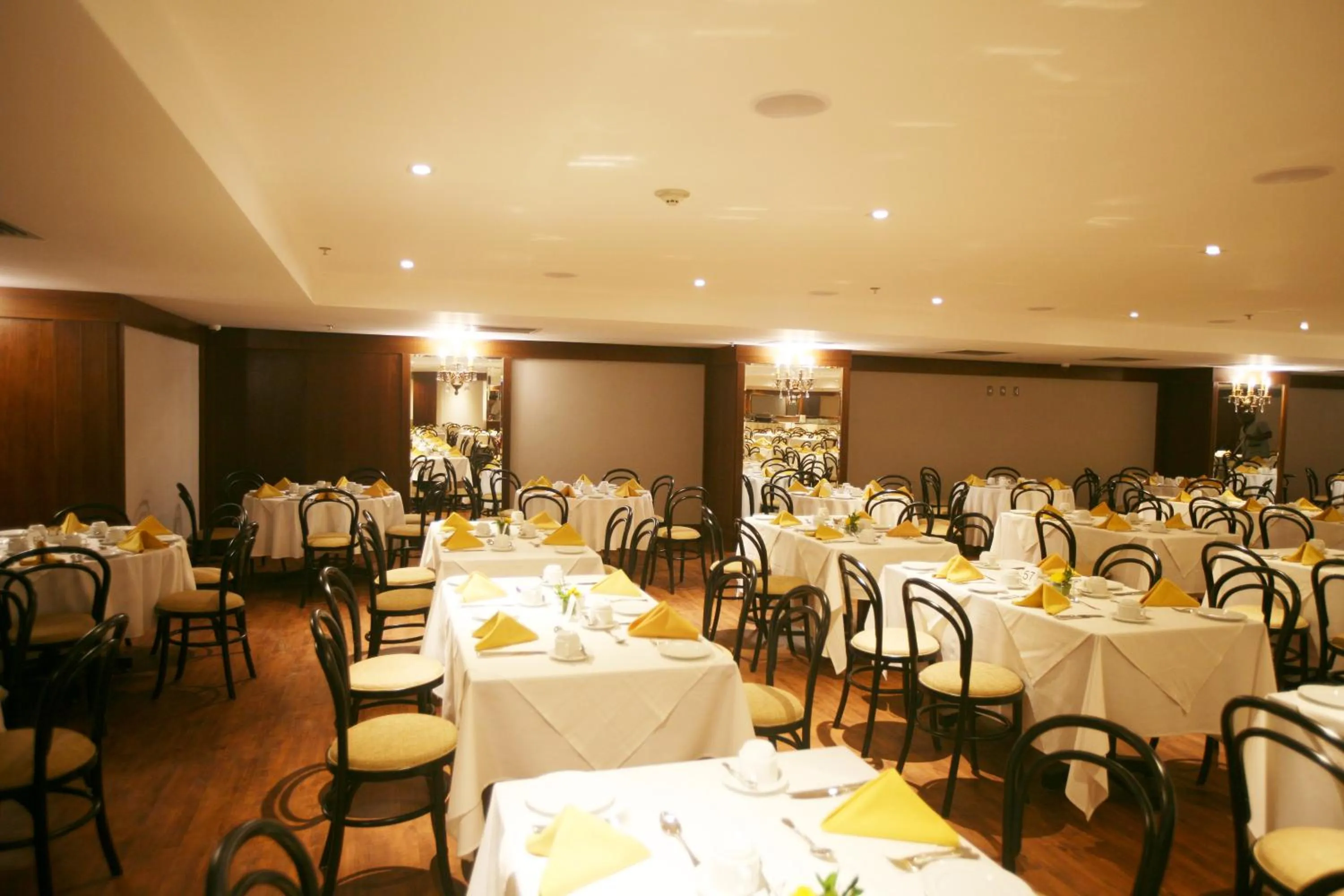 Restaurant/places to eat in Windsor Oceanico Hotel