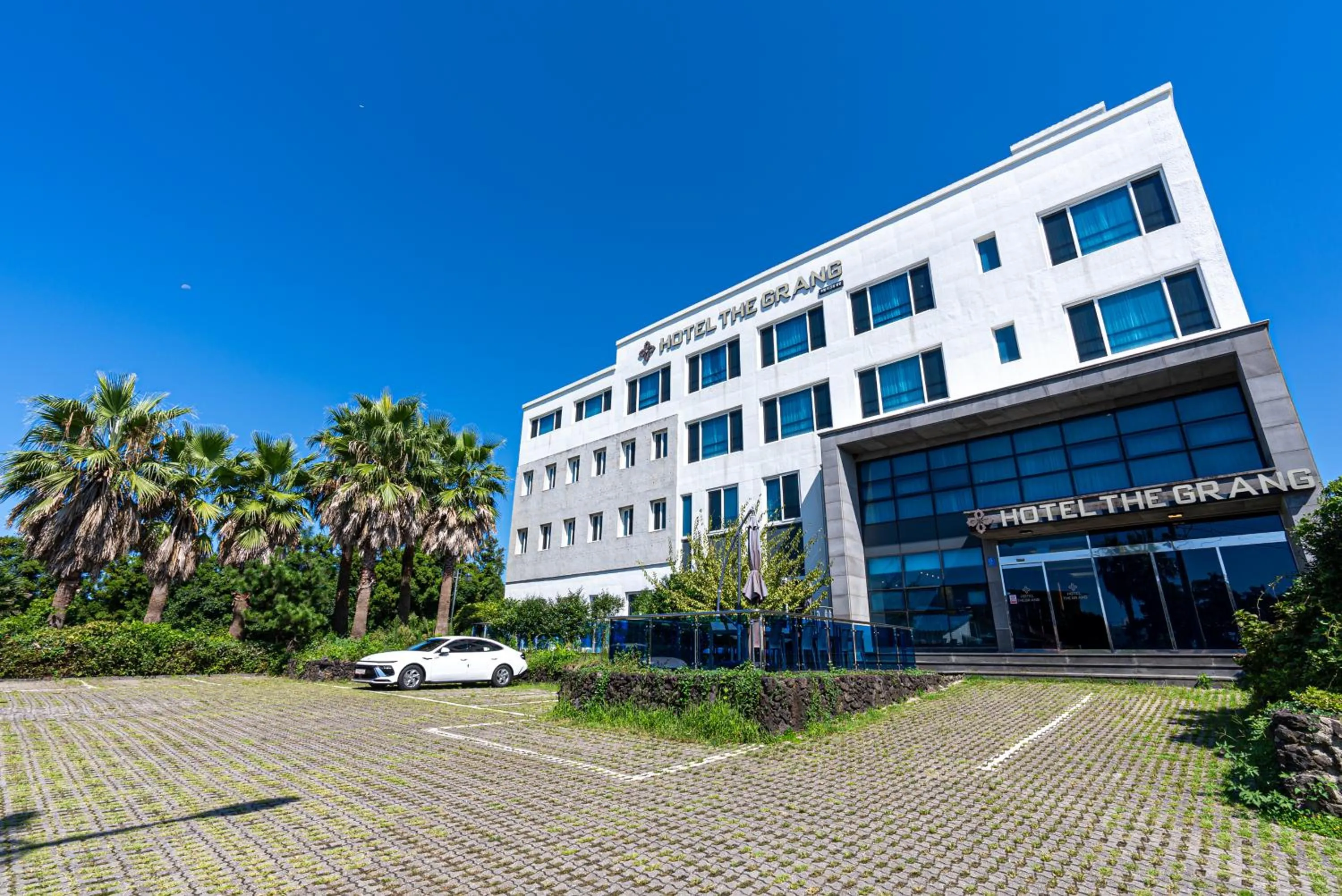 Property building in Hotel The Grang Jungmun