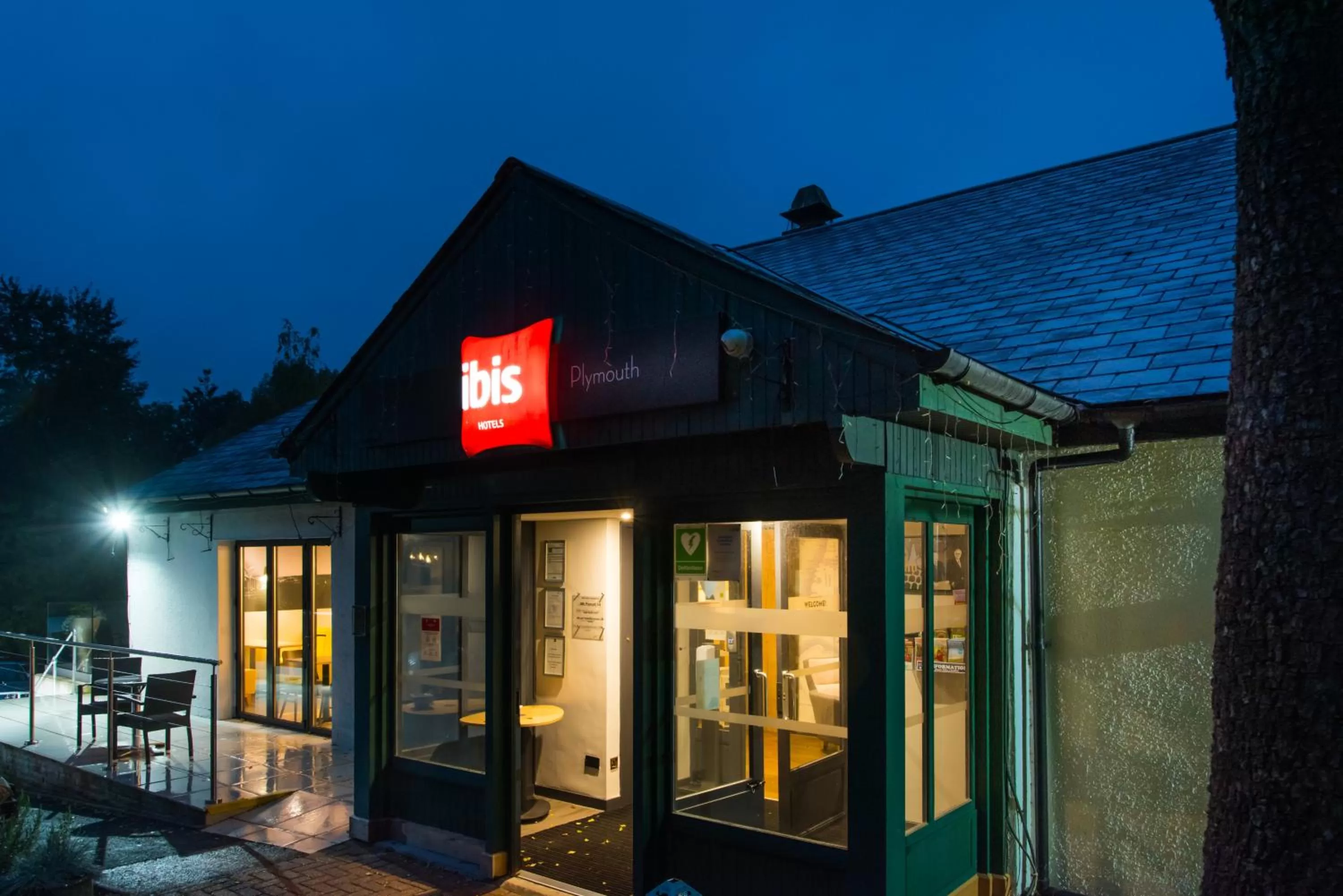 Facade/entrance in ibis Plymouth