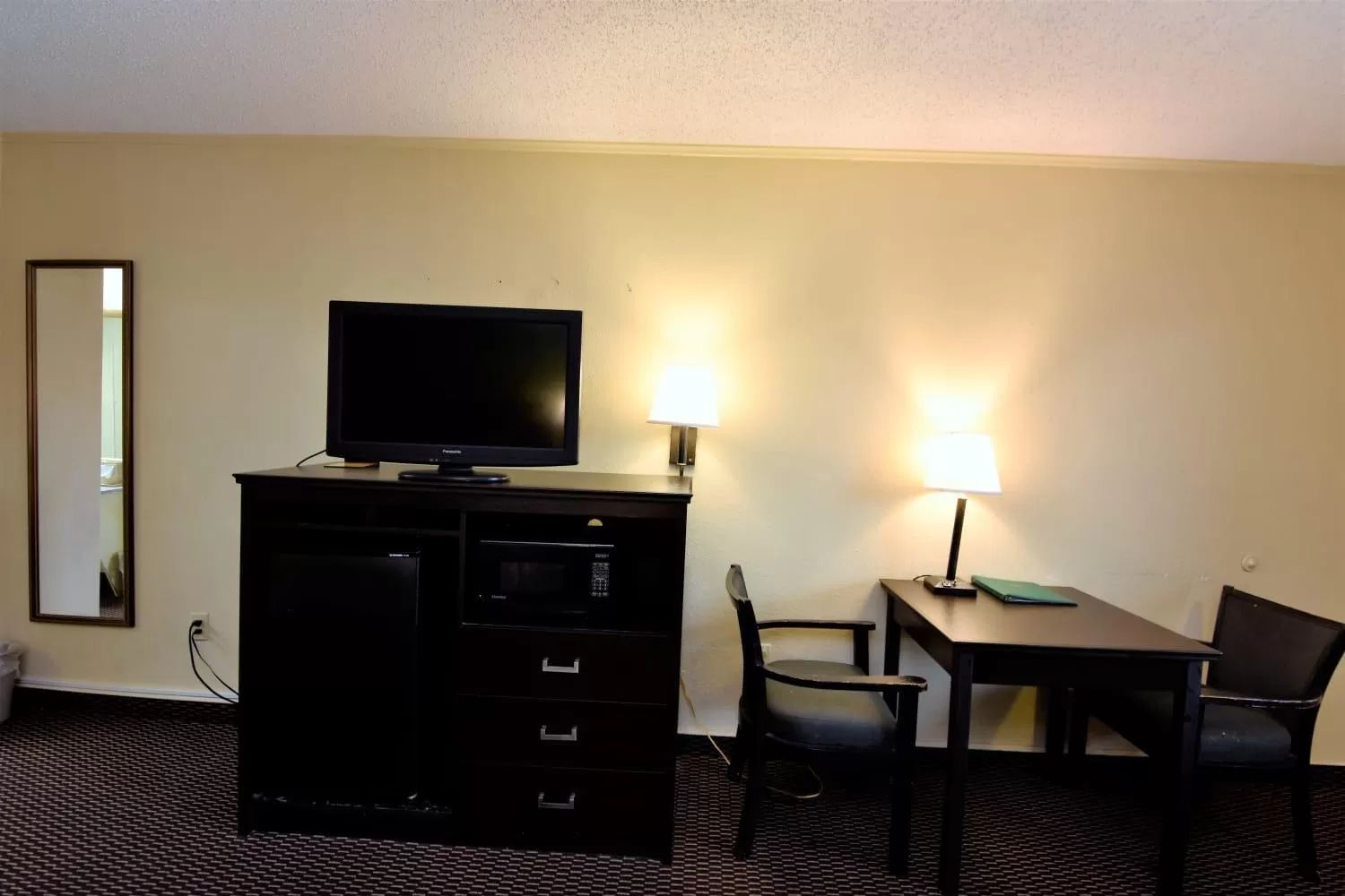 TV and multimedia in Rodeway Inn Harbison Area