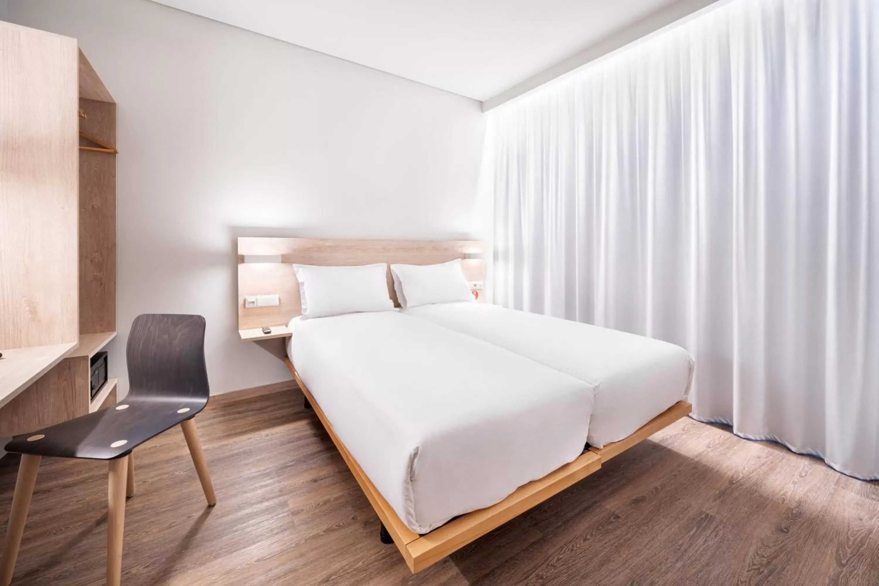 Standard Twin Room in Moov Hotel Oeiras Standard Twin Room in Moov Hotel Oeiras