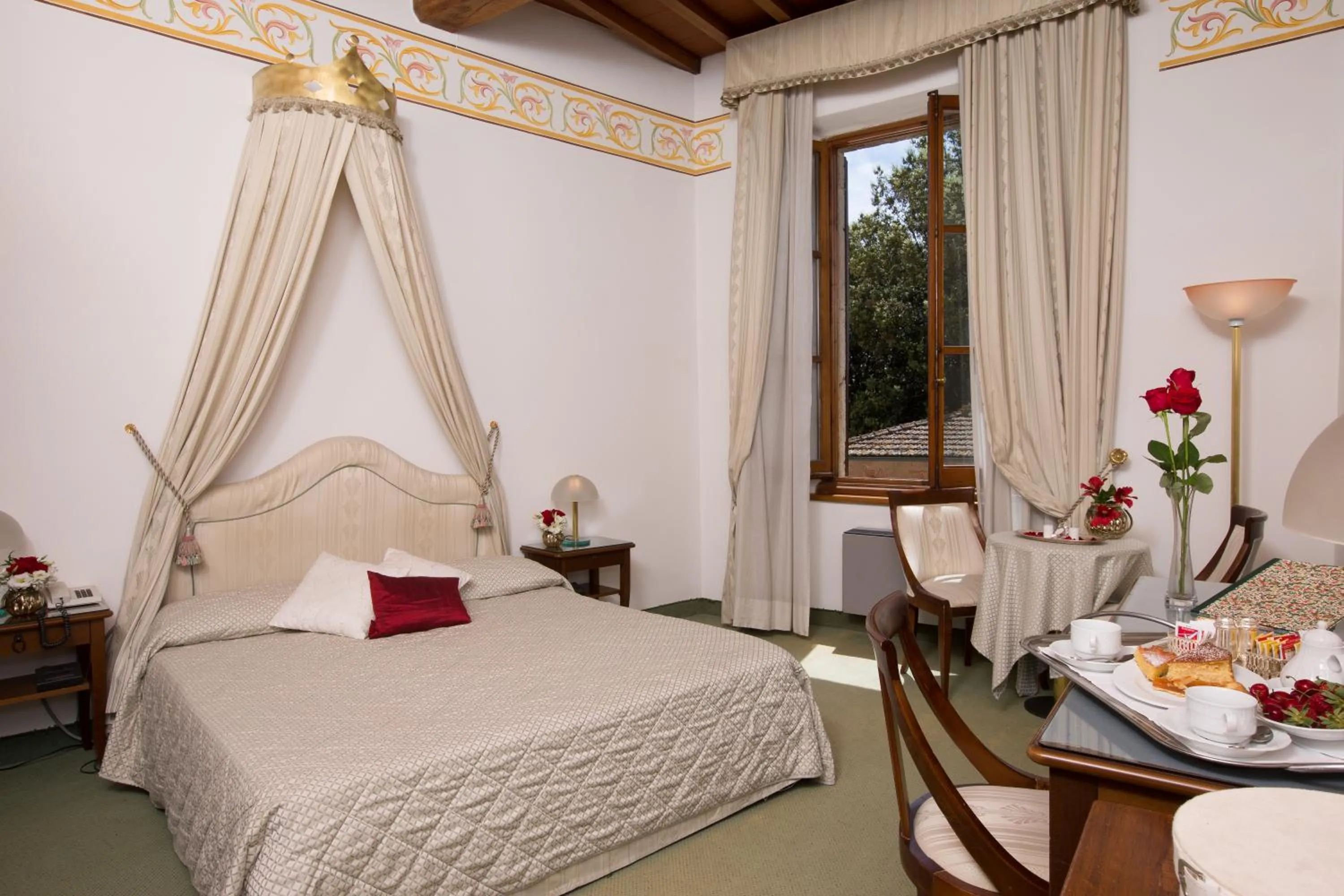 Bed in Hotel Villa San Lucchese