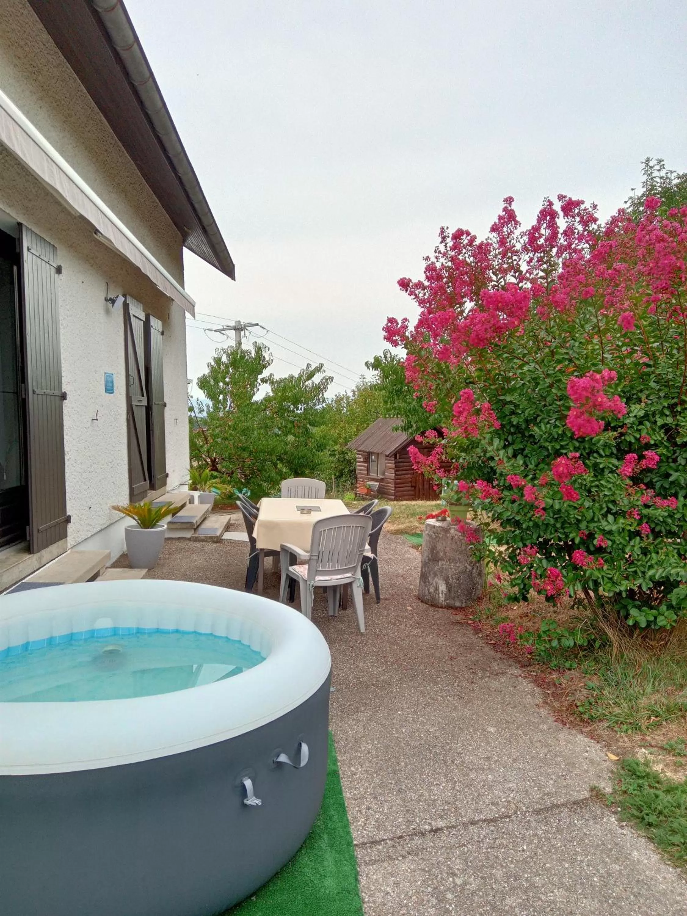 Patio in Villa Détente Dauphinoise