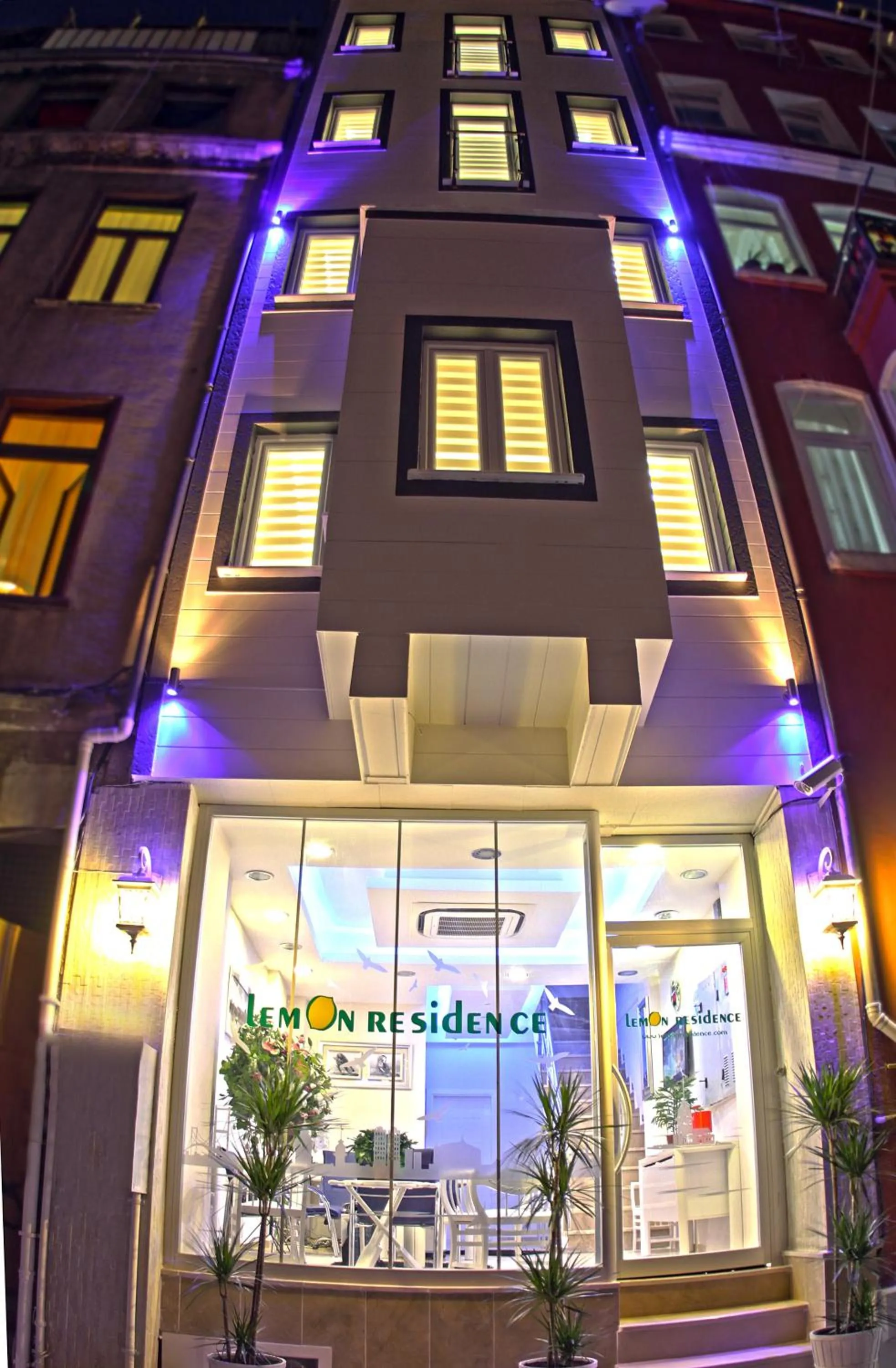 Facade/entrance in Lemon Residence