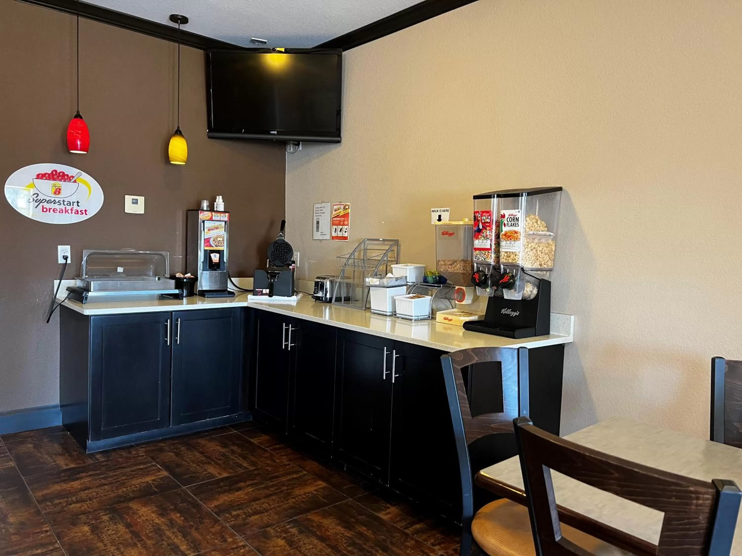 Breakfast in Super 8 by Wyndham Center