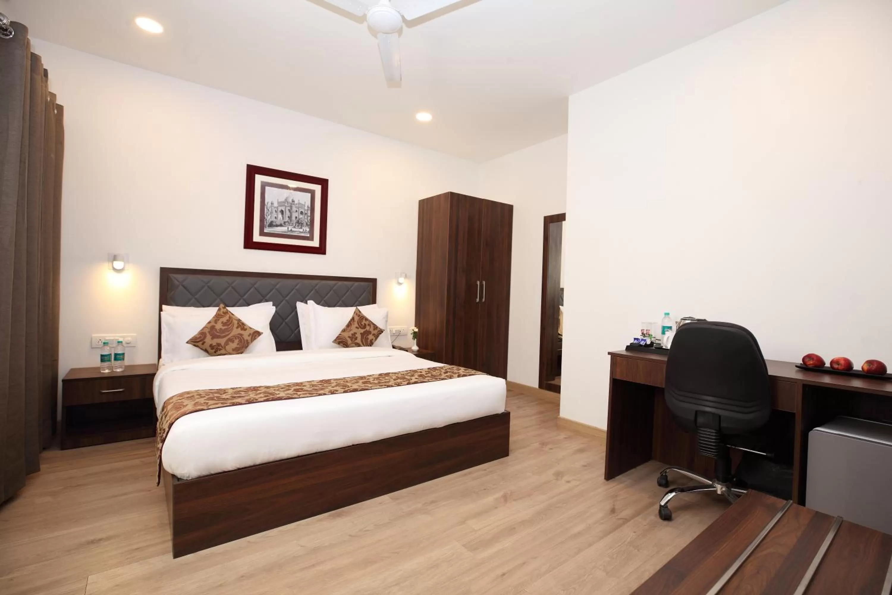 Photo of the whole room, Bed in Click Hotel Transport Nagar