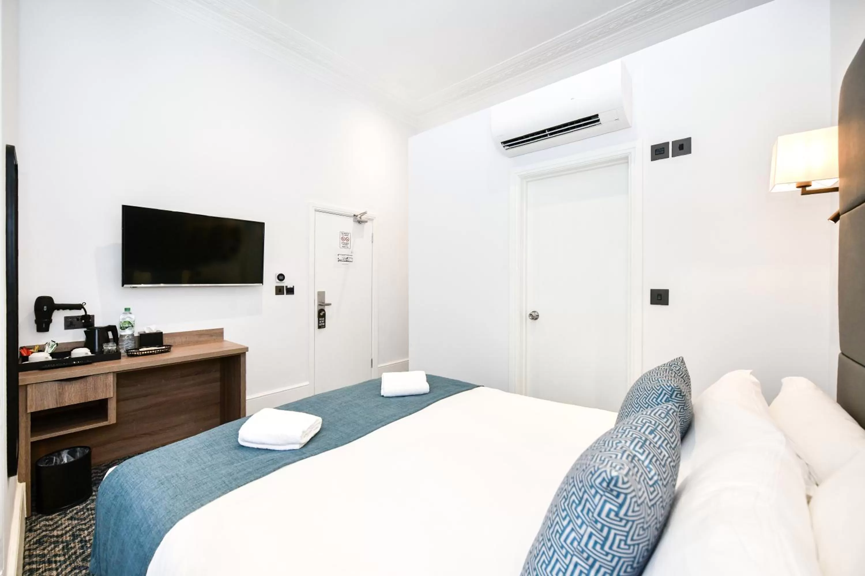 Bedroom, Bed in The J Hyde Park - A Park Avenue Hotel