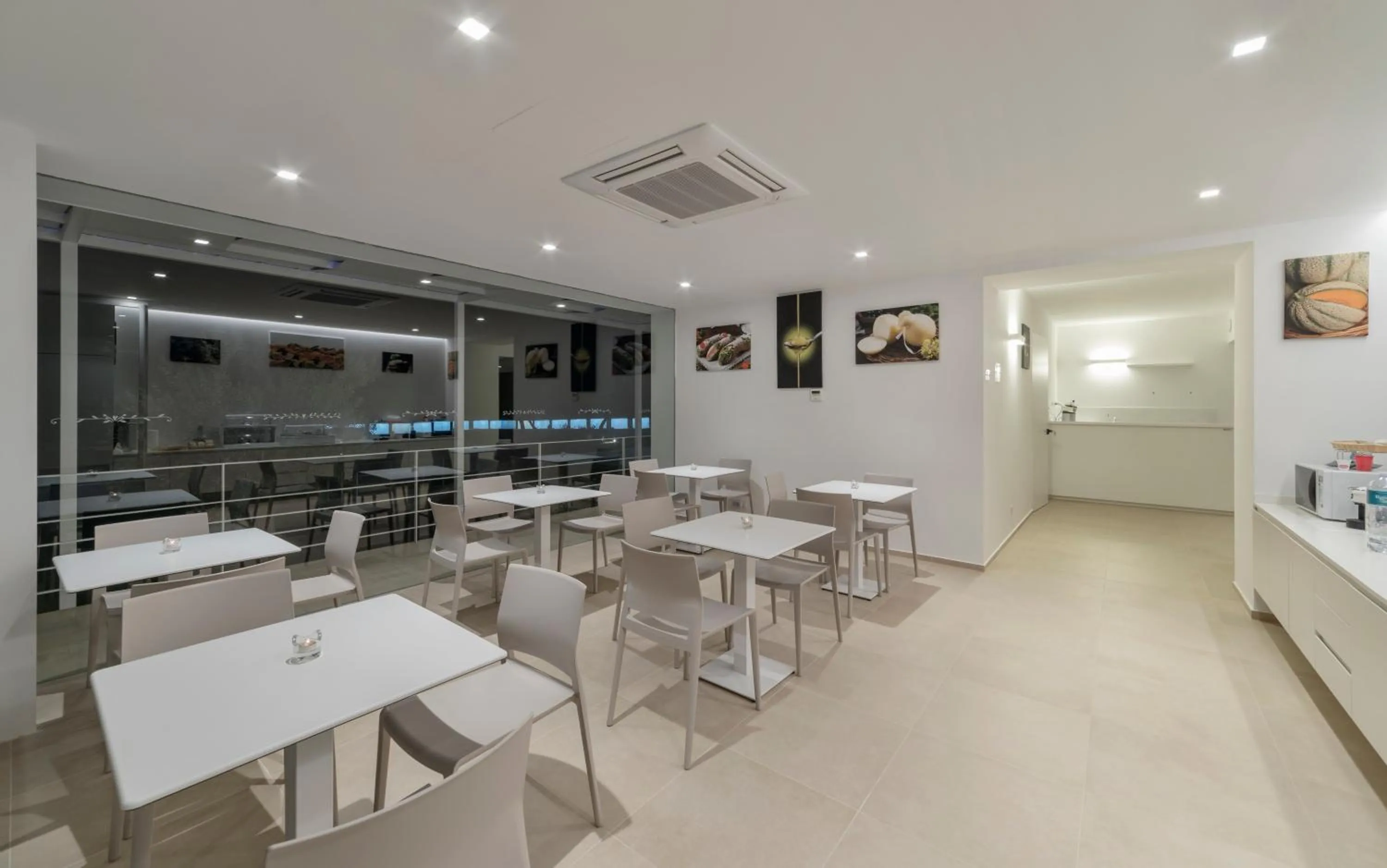 Lounge or bar in Southeast Hotel